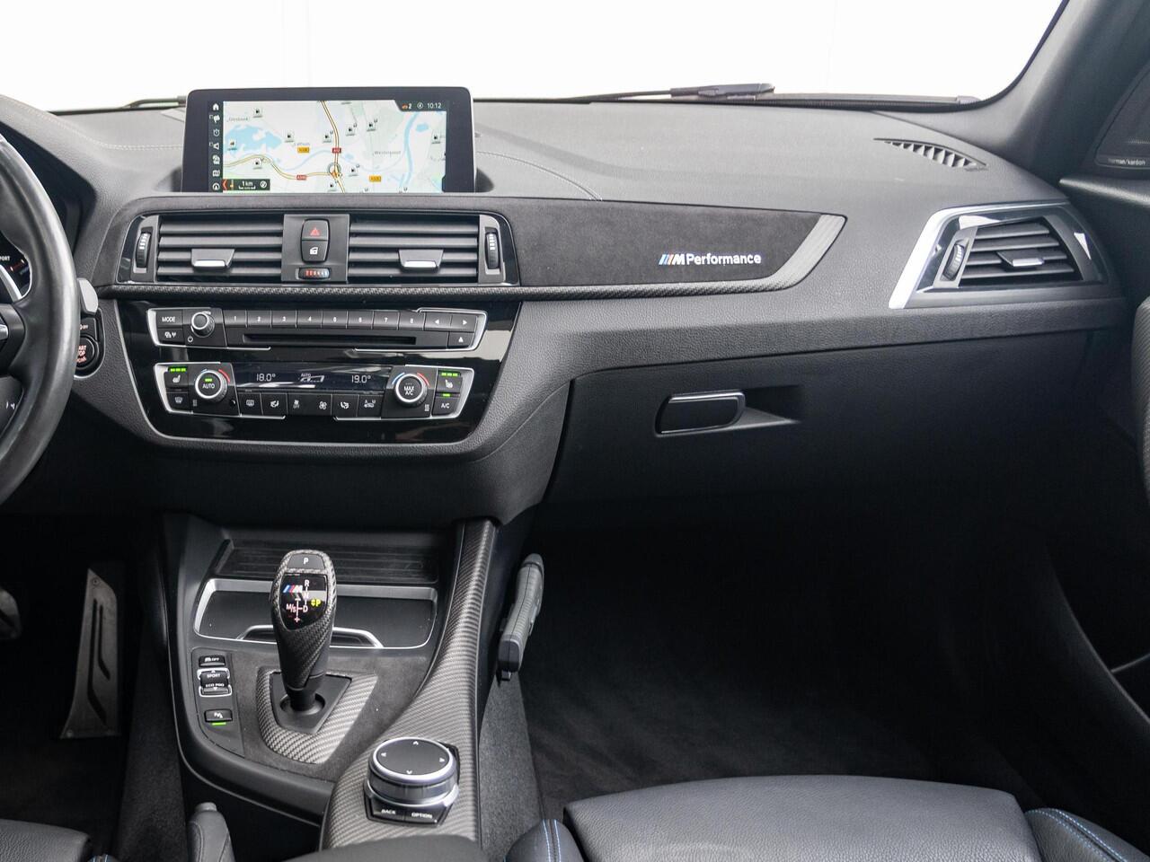 BMW 1-SERIE M140i | High Executive | Akrapovic | Harman-Kardon | Stuurwielrand verwarmd | Achteruitrijcamera | Schuif-/kanteldak | Stoelverwarming | Lentevoordeel