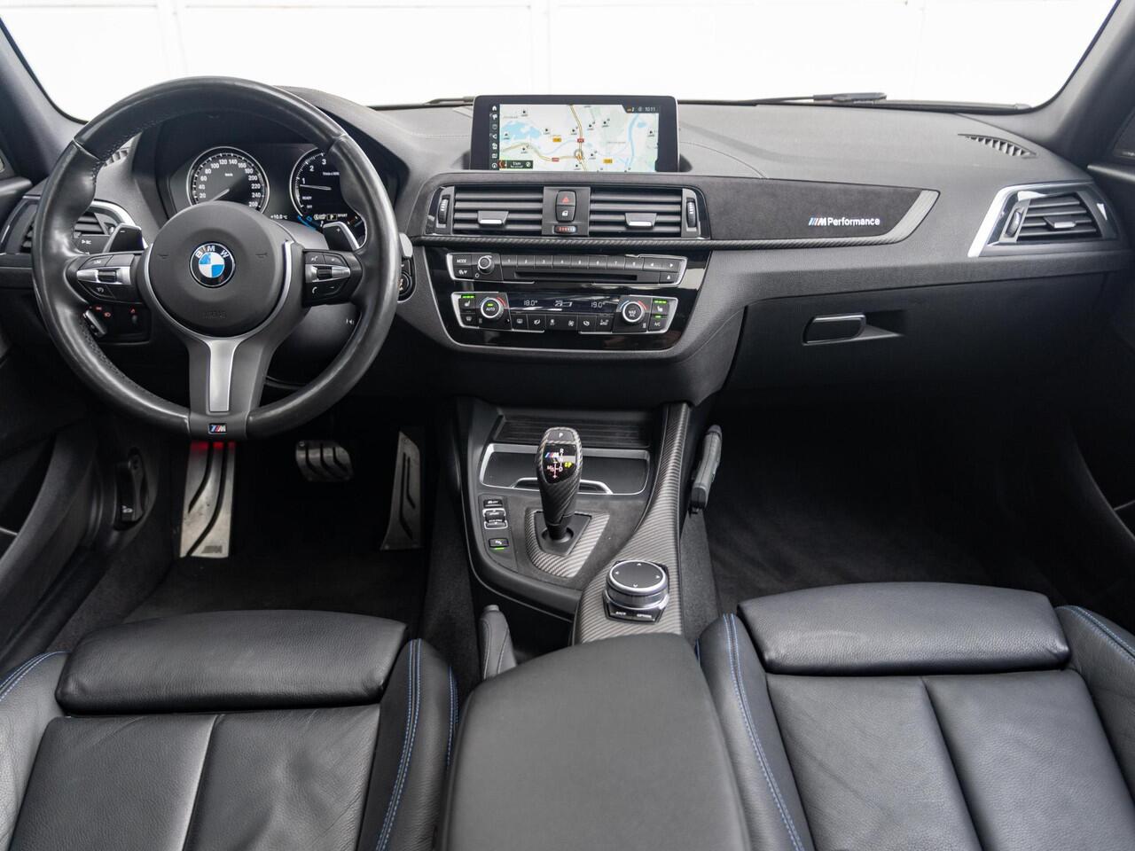 BMW 1-SERIE M140i | High Executive | Akrapovic | Harman-Kardon | Stuurwielrand verwarmd | Achteruitrijcamera | Schuif-/kanteldak | Stoelverwarming | Lentevoordeel