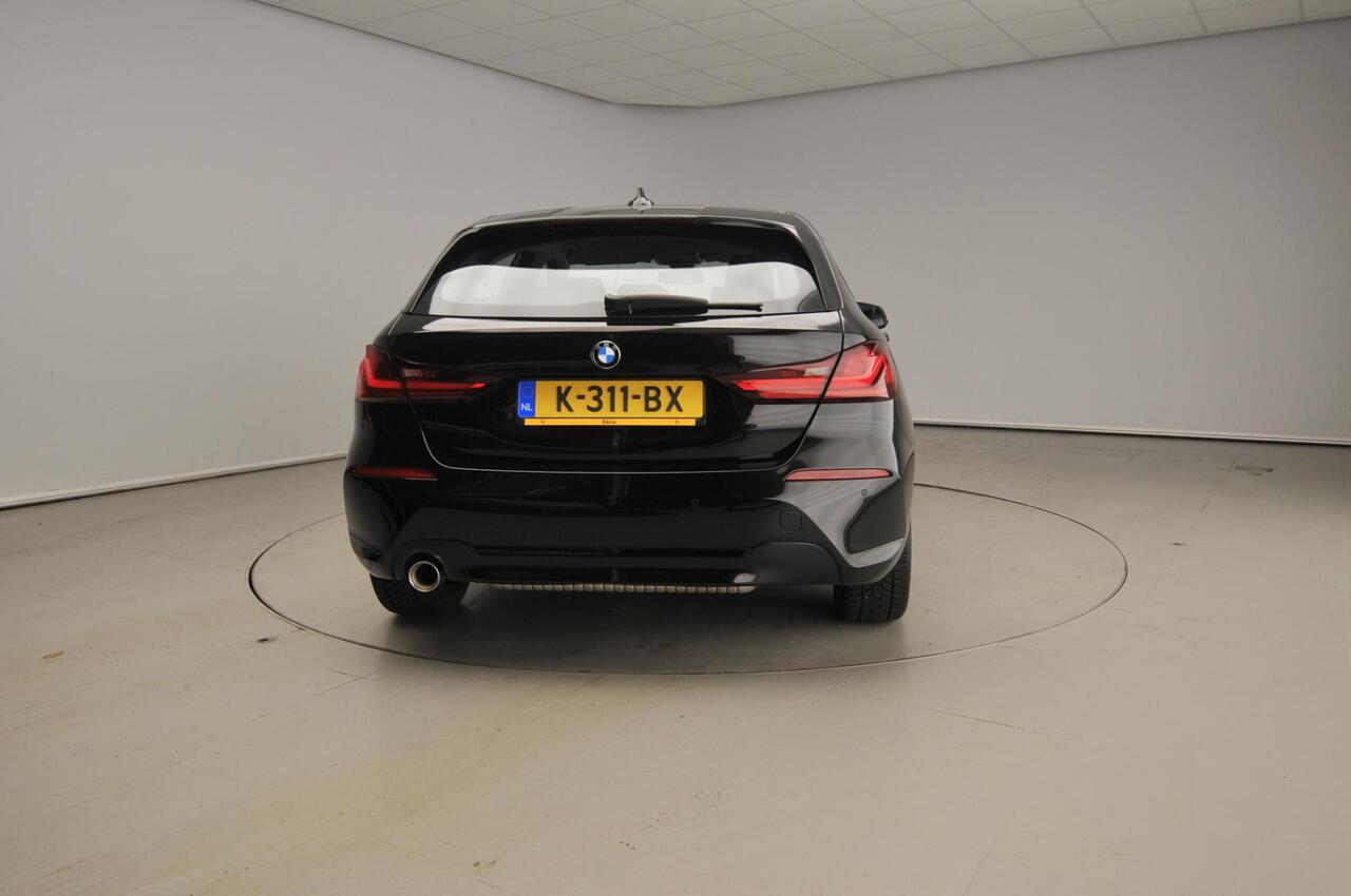 BMW 1-SERIE 5-deurs 116i | Handbak !! | LED | Navigatie | Clima | PDC | Cruise controle | DAB | Alu 17 inch