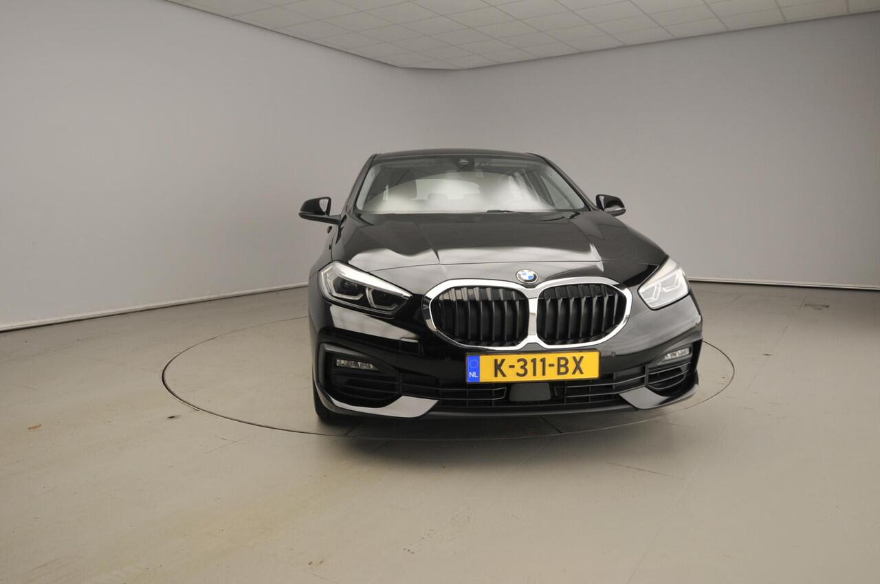BMW 1-SERIE 5-deurs 116i | Handbak !! | LED | Navigatie | Clima | PDC | Cruise controle | DAB | Alu 17 inch