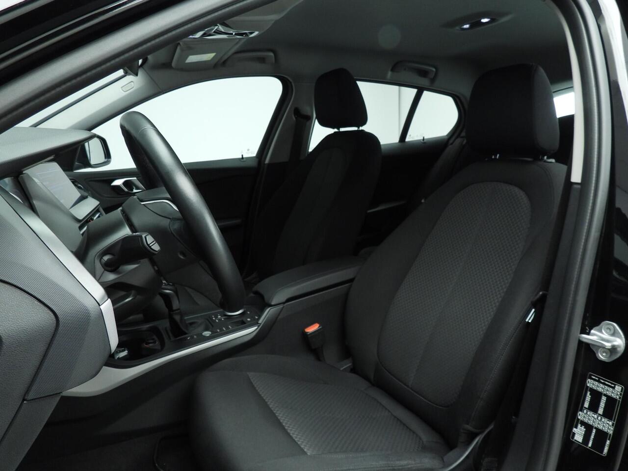 BMW 1-SERIE 5-deurs 116i | Handbak !! | LED | Navigatie | Clima | PDC | Cruise controle | DAB | Alu 17 inch