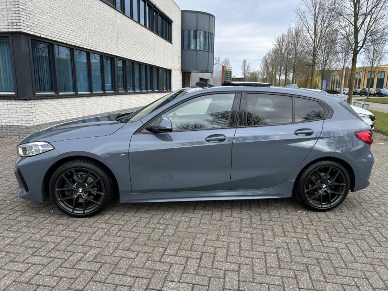 BMW 1-SERIE 118i High Exec M-Sport FULL OPTIONS.