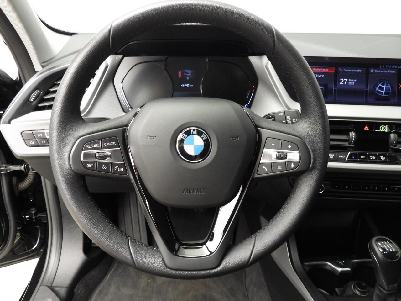 BMW 1-SERIE 5-deurs 118i | LED | Navigatie | Trekhaak | Clima | PDC | DAB | Alu 16 inch