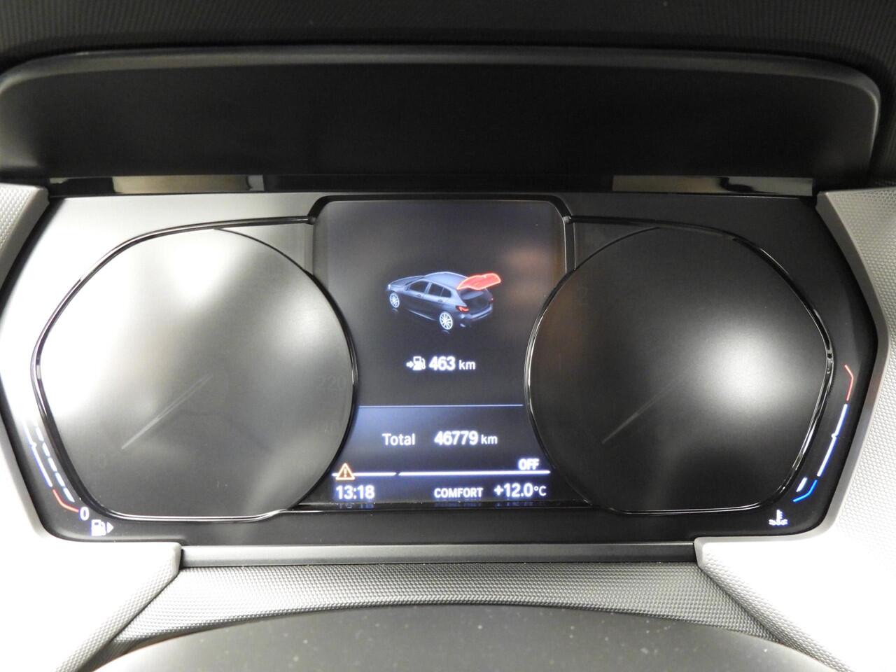 BMW 1-SERIE 5-deurs 118i | LED | Navigatie | Trekhaak | Clima | PDC | DAB | Alu 16 inch