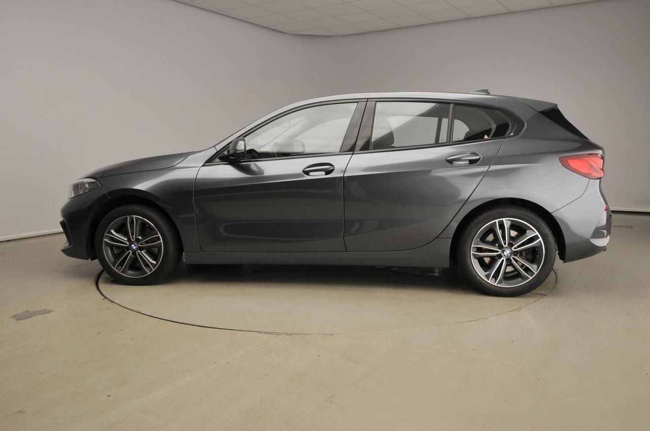 BMW 1-SERIE 5-deurs 120i LED | Navigatie | Sportstoelen | Clima | PDC | Shadow line | DAB | Alu 17 inch