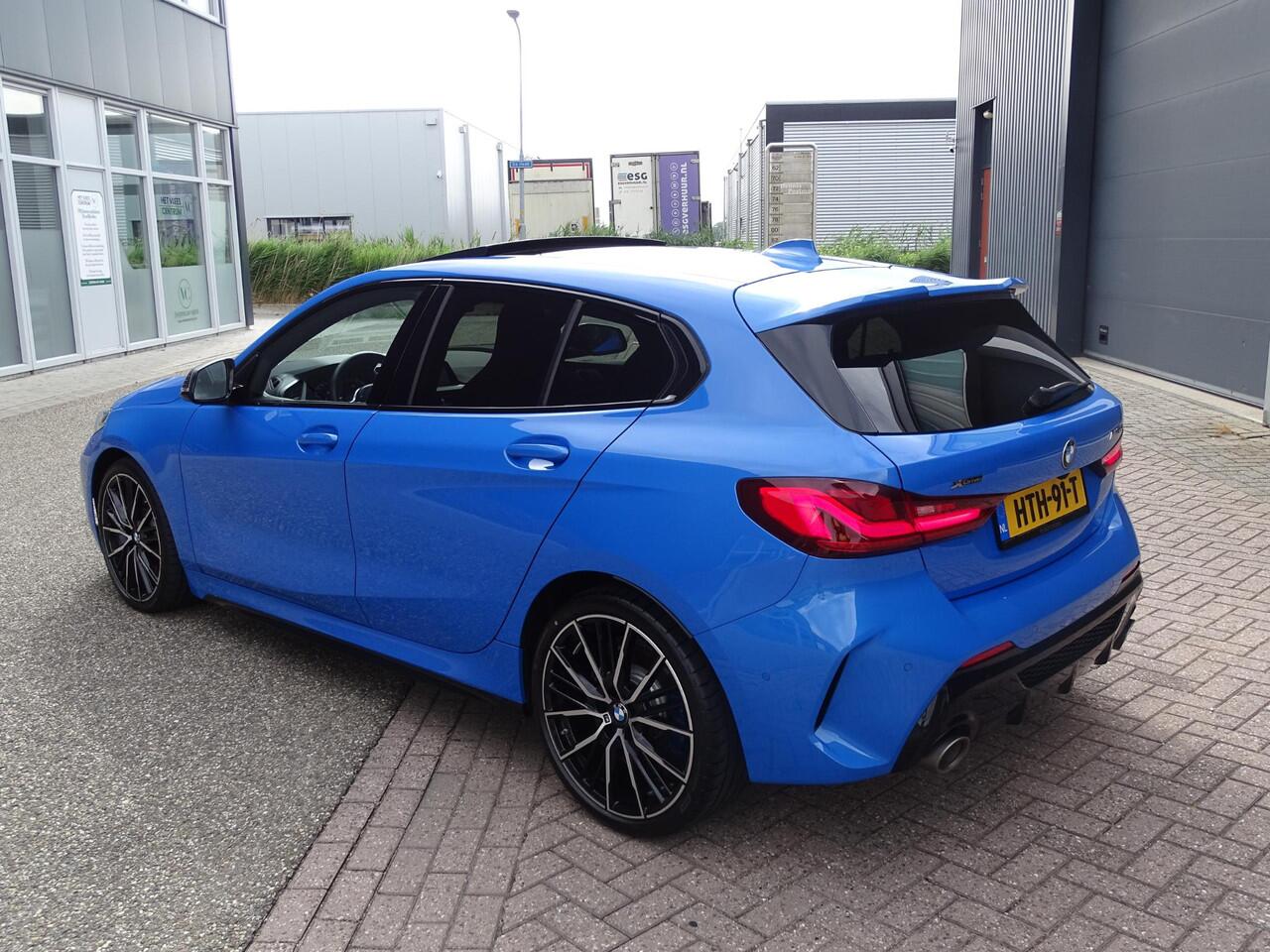 BMW 1-SERIE M135i xDrive High Executive PANORAMADAK|HEAD-UP DISPLAY|DODEHOEK DETECTIE|ACHTERUIT RIJ CAMERA|SPORT STOELEN|KEYLESS ENTRY/GO|NAVIGATIE|LASER KOPLAMPEN