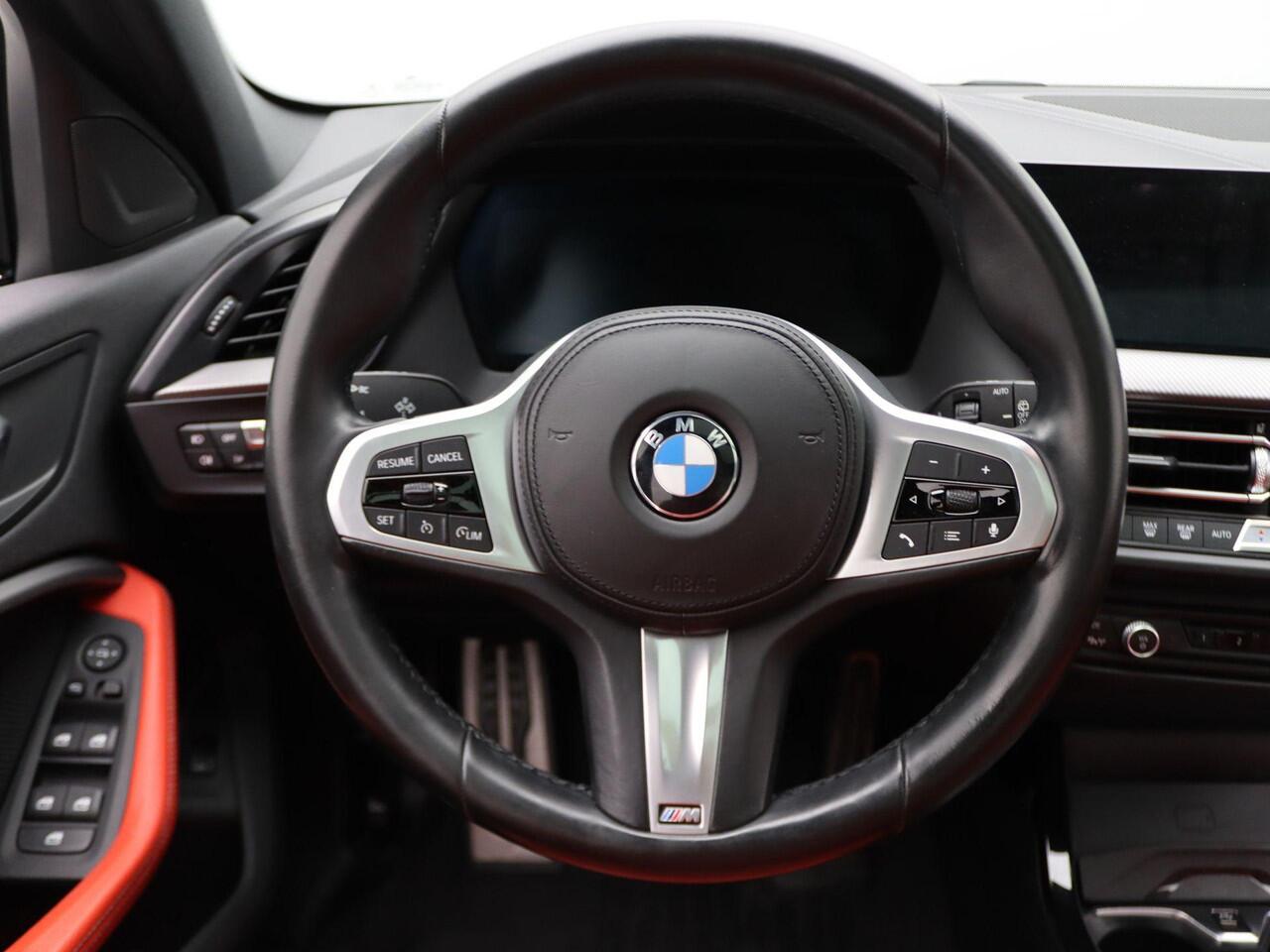 BMW 1-SERIE 5-deurs 118i High Executive | M Sport Plus Pack | Audio Media Pack | Parking Pack | Panoramadak | LED Koplampen | DAB | HIFi | 19''