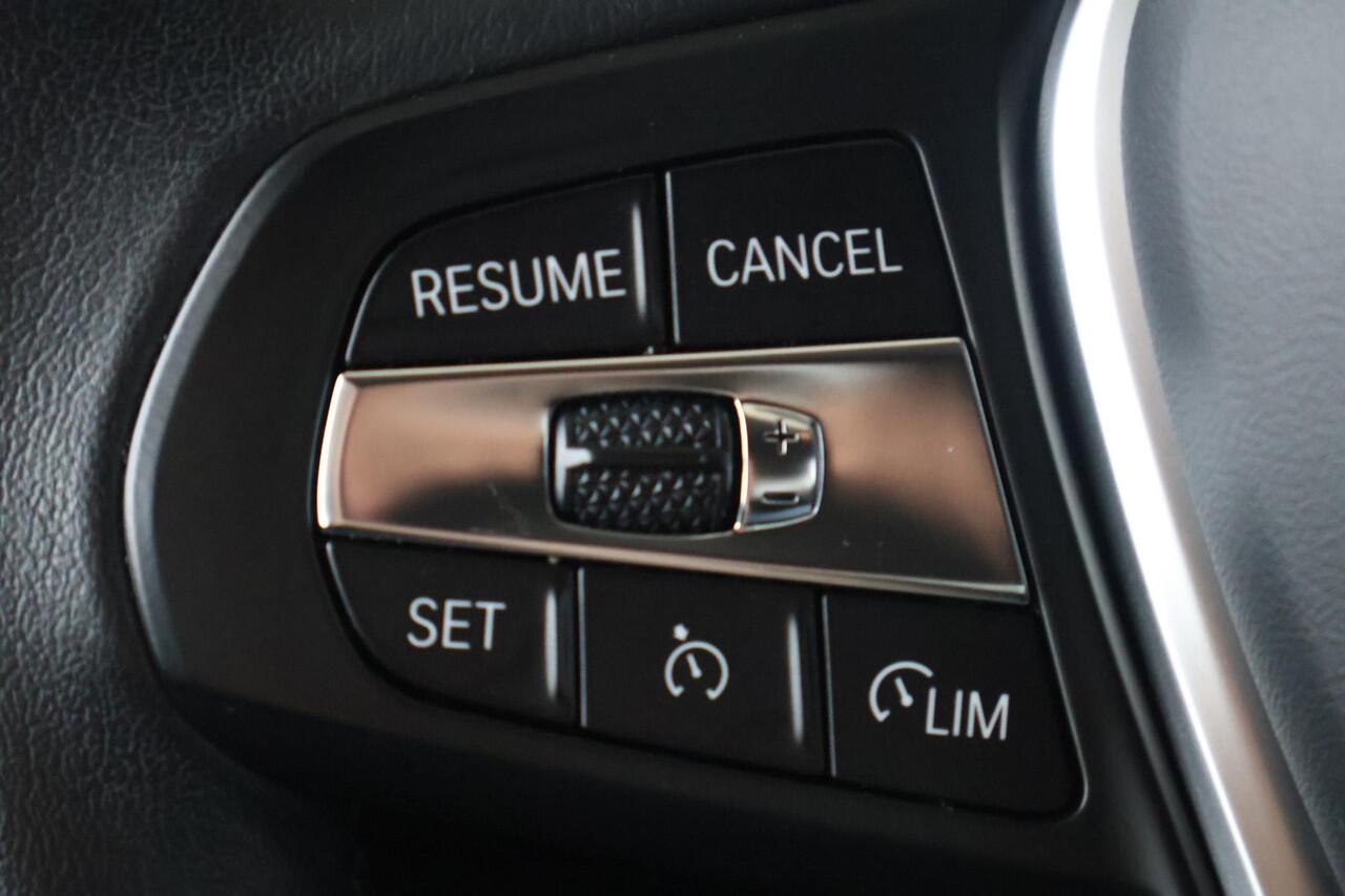 BMW 1-SERIE 118i | Business Edition Plus | Parking Pack | Voorstoelen Verwarmd