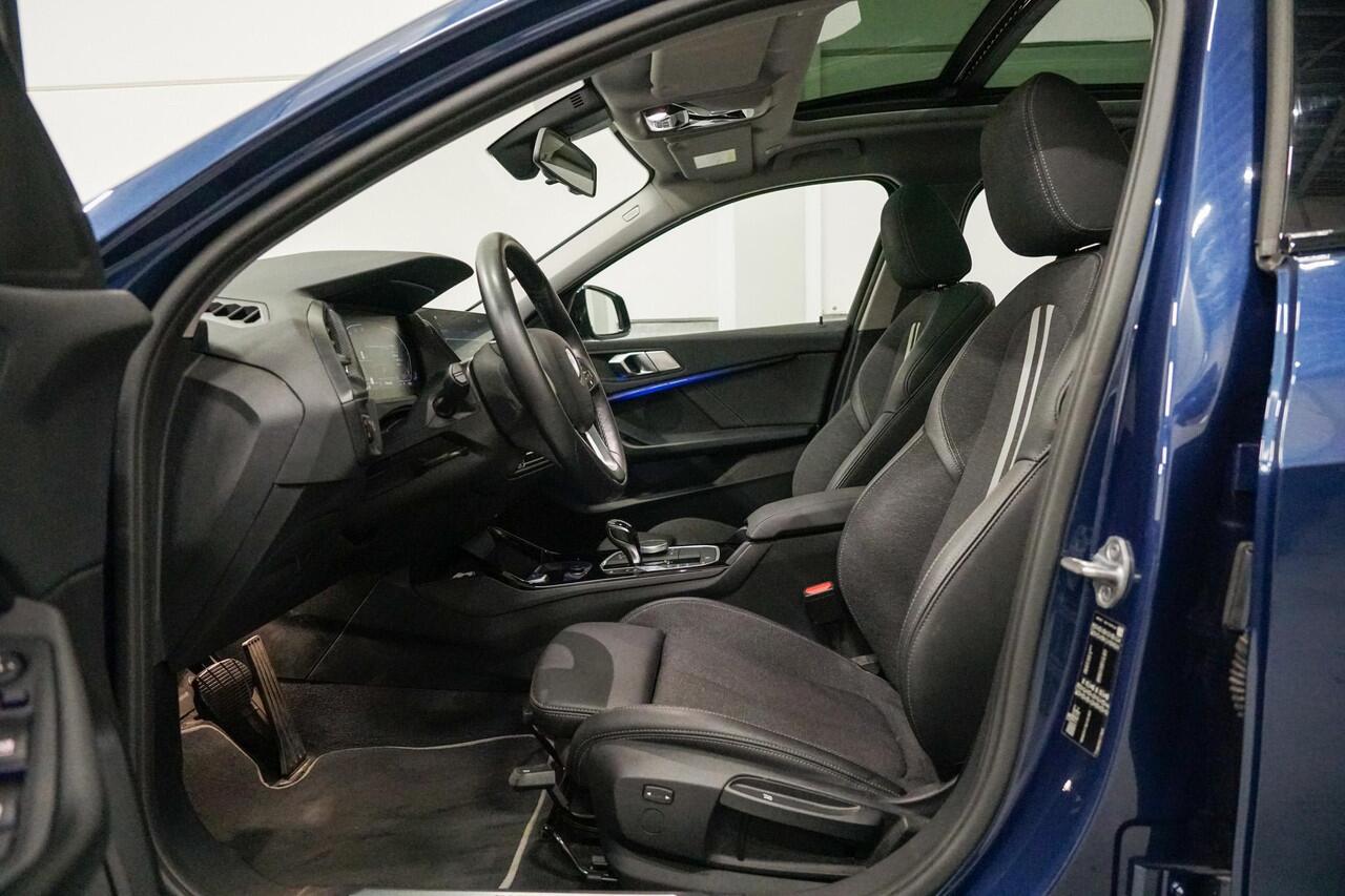 BMW 1-SERIE 118i Panoramadak | Sportstoelen | Camera | CarPlay