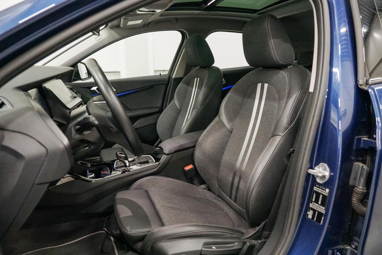BMW 1-SERIE 118i Panoramadak | Sportstoelen | Camera | CarPlay