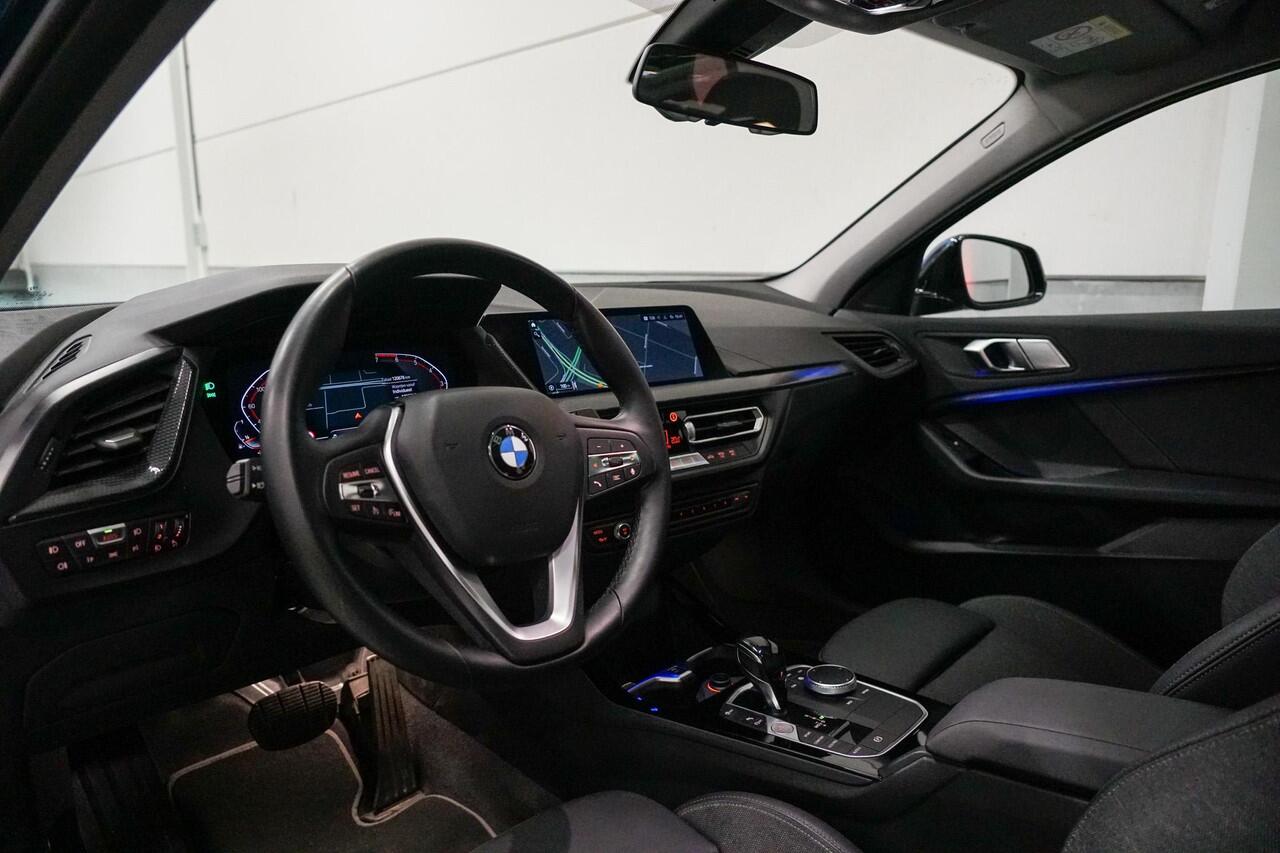 BMW 1-SERIE 118i Panoramadak | Sportstoelen | Camera | CarPlay
