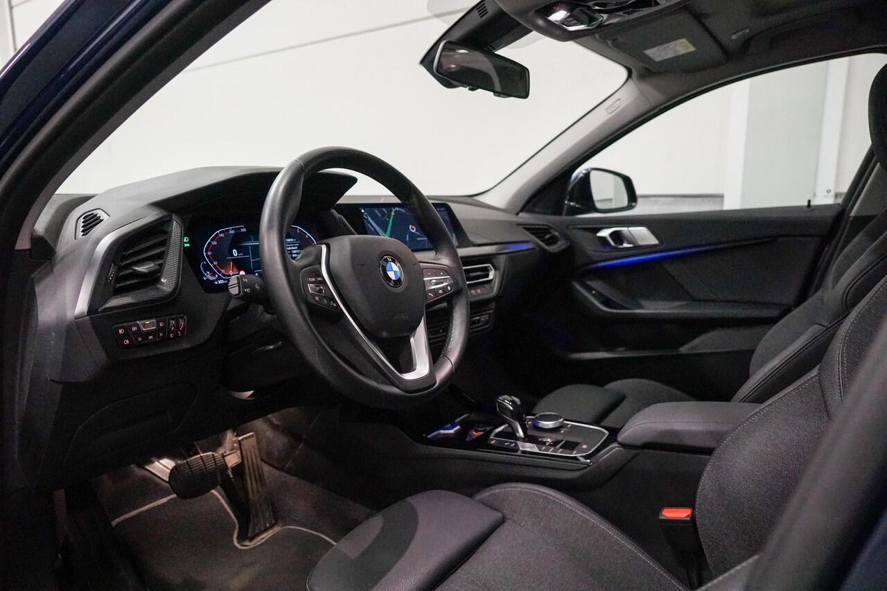 BMW 1-SERIE 118i Panoramadak | Sportstoelen | Camera | CarPlay