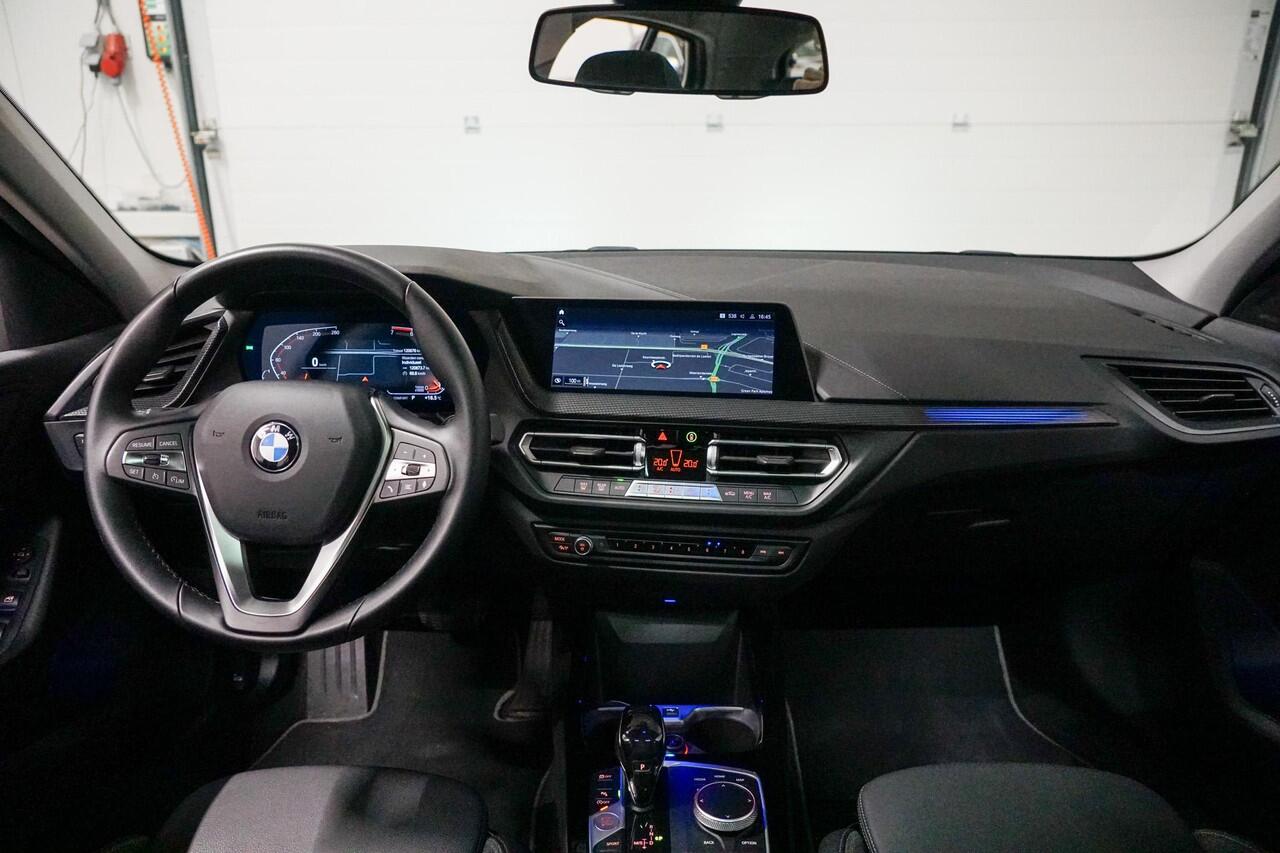 BMW 1-SERIE 118i Panoramadak | Sportstoelen | Camera | CarPlay