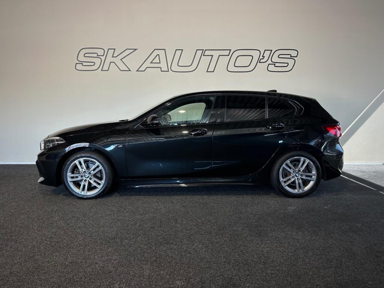 BMW 1-SERIE 118I BNS EDITION M-PAKKET l LED l CAMERA l 17INCH l PDC l