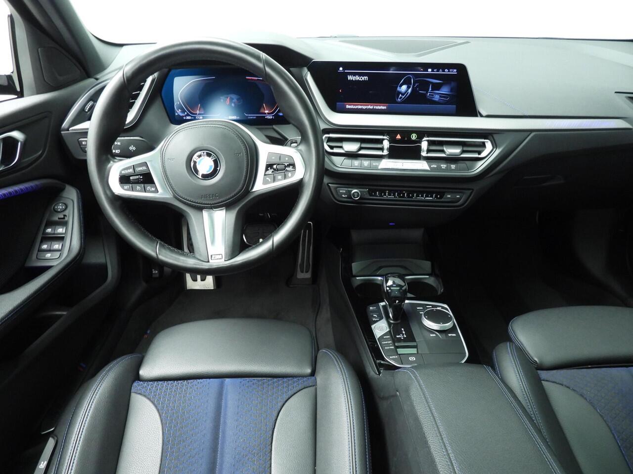 BMW 1-SERIE 5-deurs 118i | M-Sportpakket | LED | Navigatie | Schuifdak | Sportstoelen | DAB | Hifi speakers | Alu 18 inch