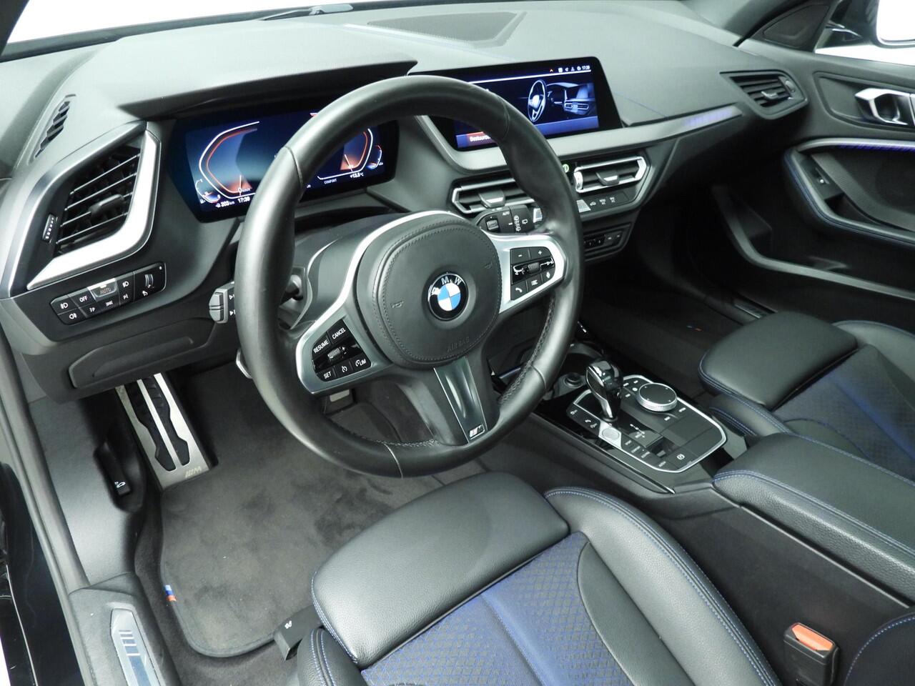 BMW 1-SERIE 5-deurs 118i | M-Sportpakket | LED | Navigatie | Schuifdak | Sportstoelen | DAB | Hifi speakers | Alu 18 inch