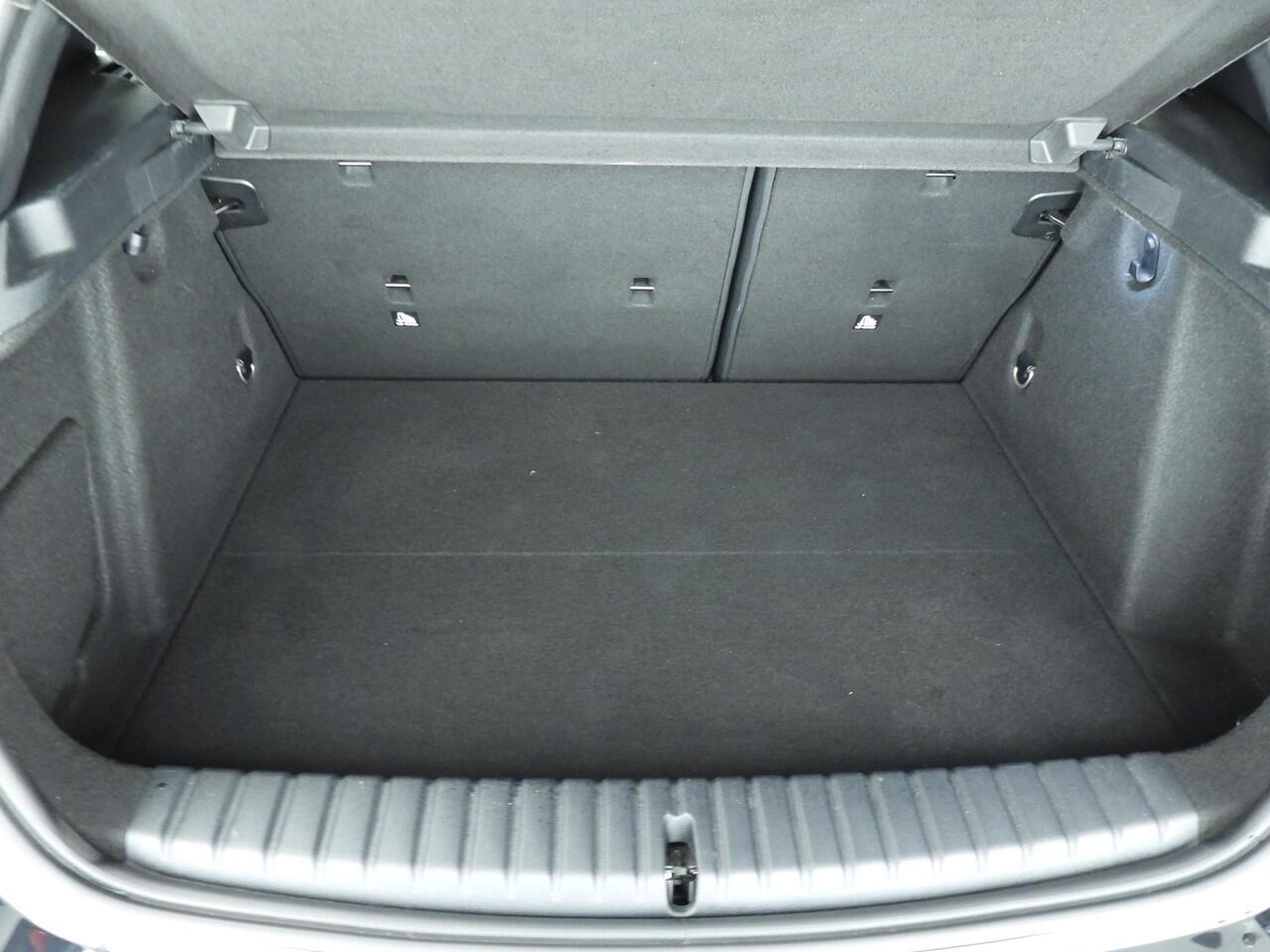 BMW 1-SERIE 5-deurs 118i | M-Sportpakket | LED | Navigatie | Schuifdak | Sportstoelen | DAB | Hifi speakers | Alu 18 inch