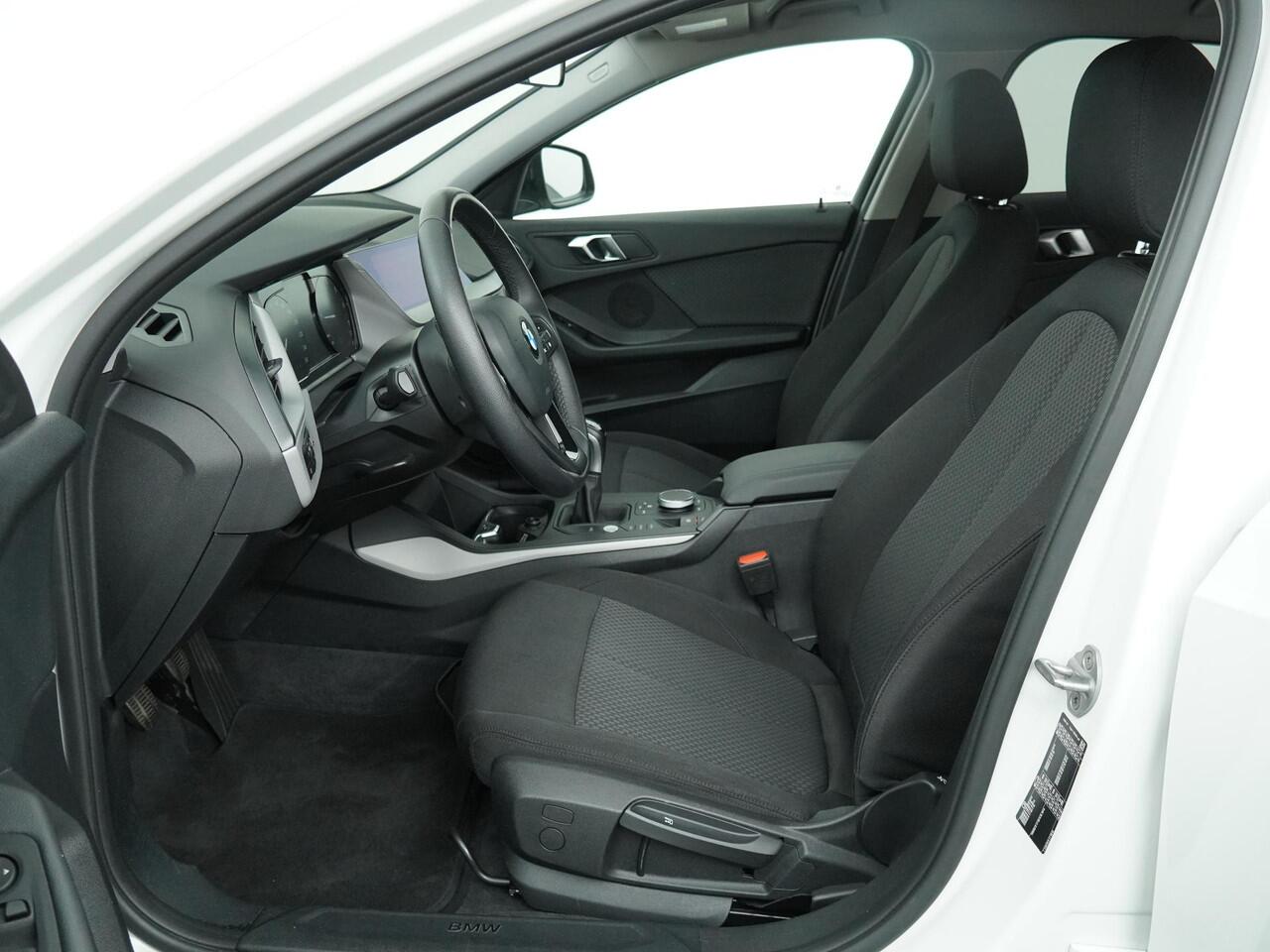 BMW 1-SERIE 118i | Carplay | Airco |