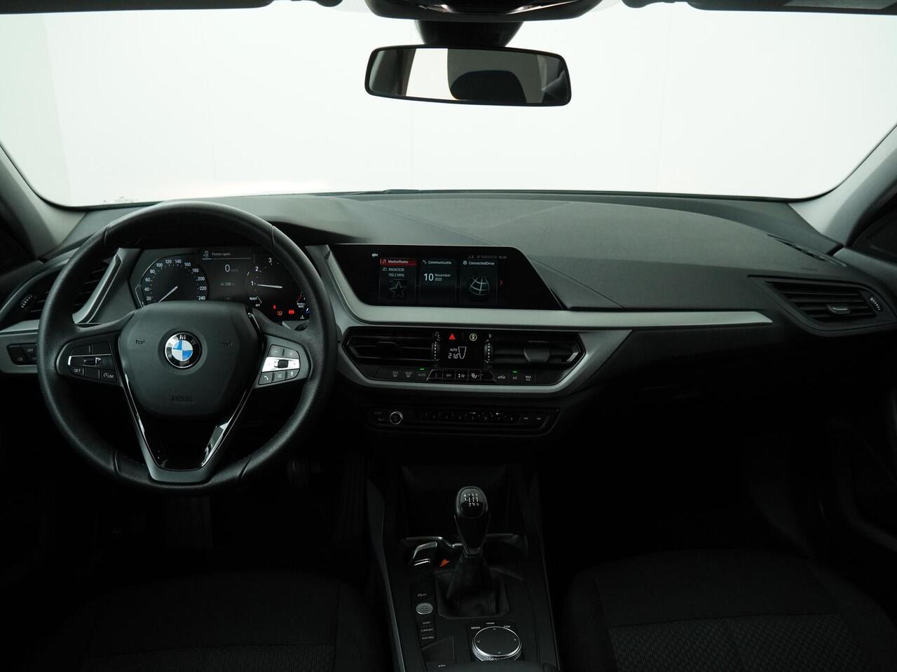 BMW 1-SERIE 118i | Carplay | Airco |