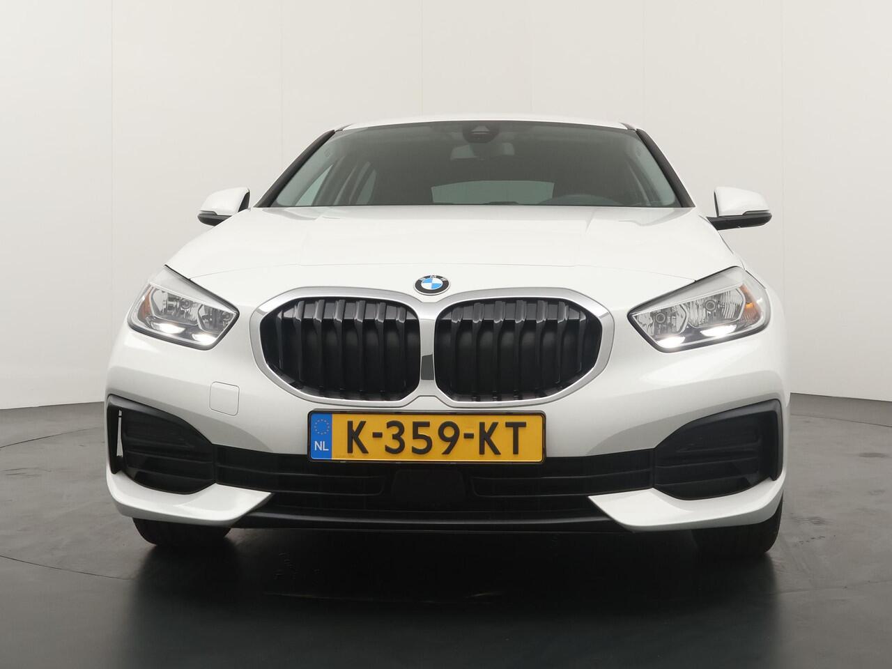 BMW 1-SERIE 118i | Carplay | Airco |