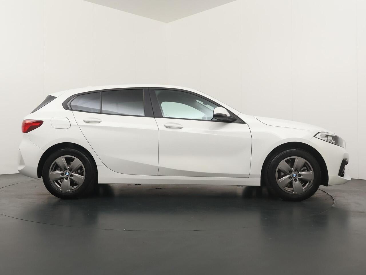 BMW 1-SERIE 118i | Carplay | Airco |