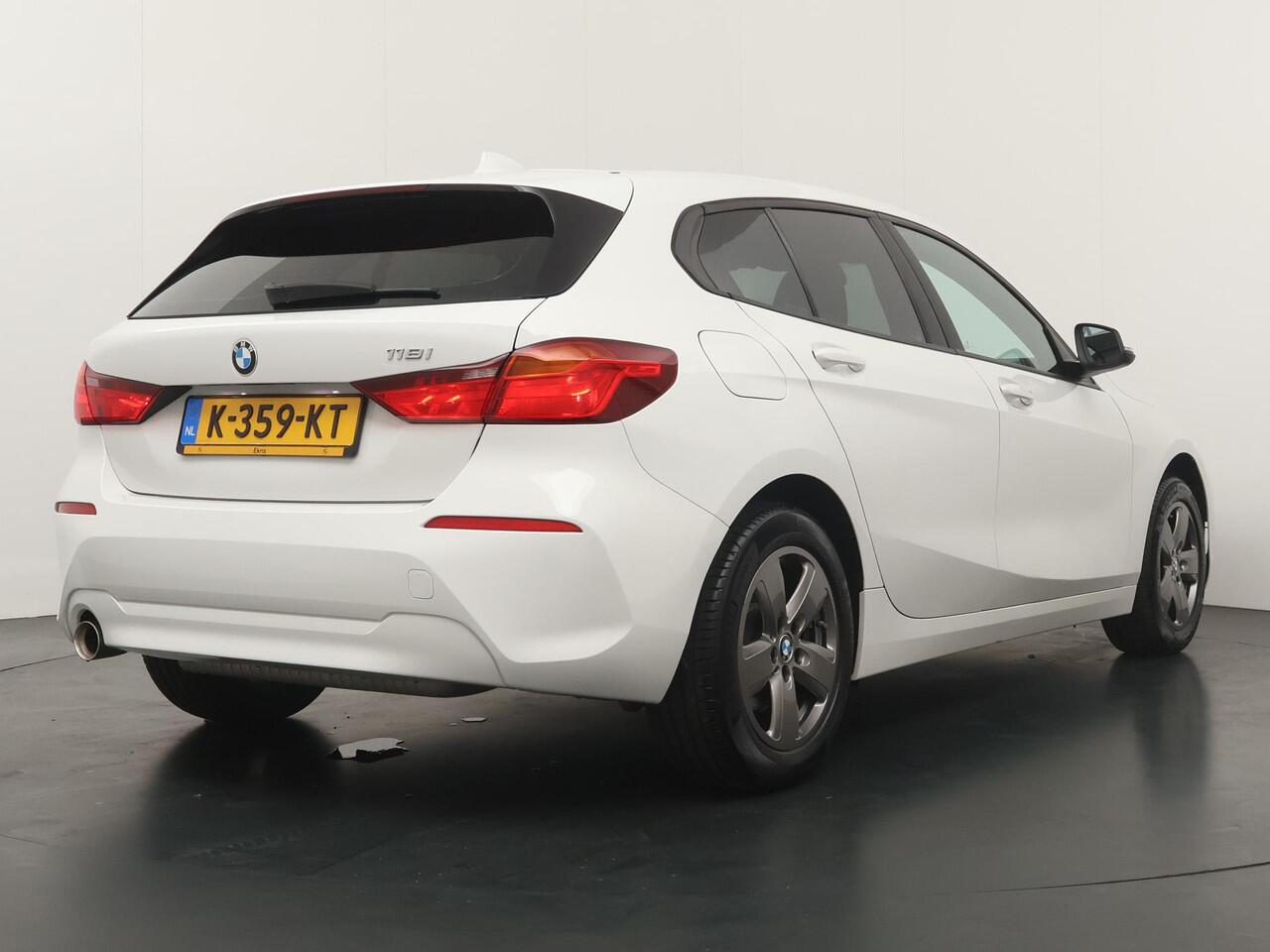 BMW 1-SERIE 118i | Carplay | Airco |