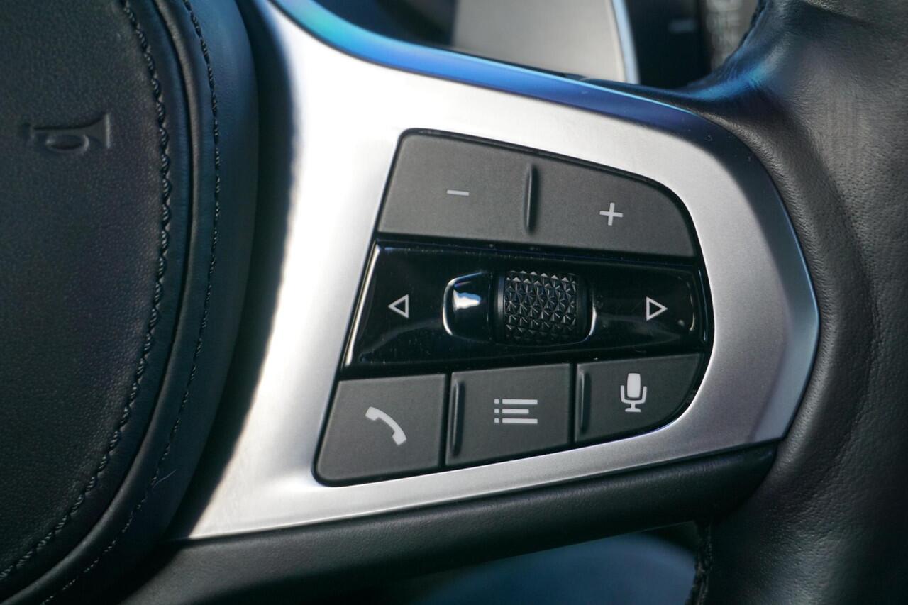 BMW 1-SERIE M135i xDrive High Executive | ACC | PANO | H&K | elct. stoelen