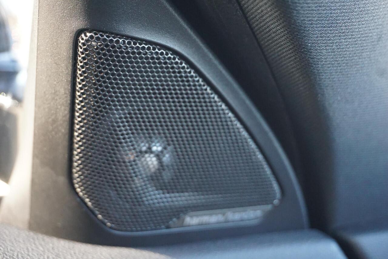 BMW 1-SERIE M135i xDrive High Executive | ACC | PANO | H&K | elct. stoelen