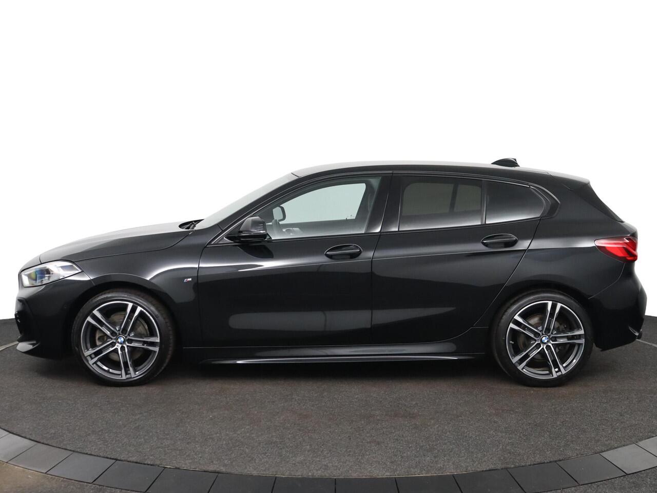 BMW 1-SERIE 118i Executive Edition | M sport | stuur + stoel verw | hifi | 18" |