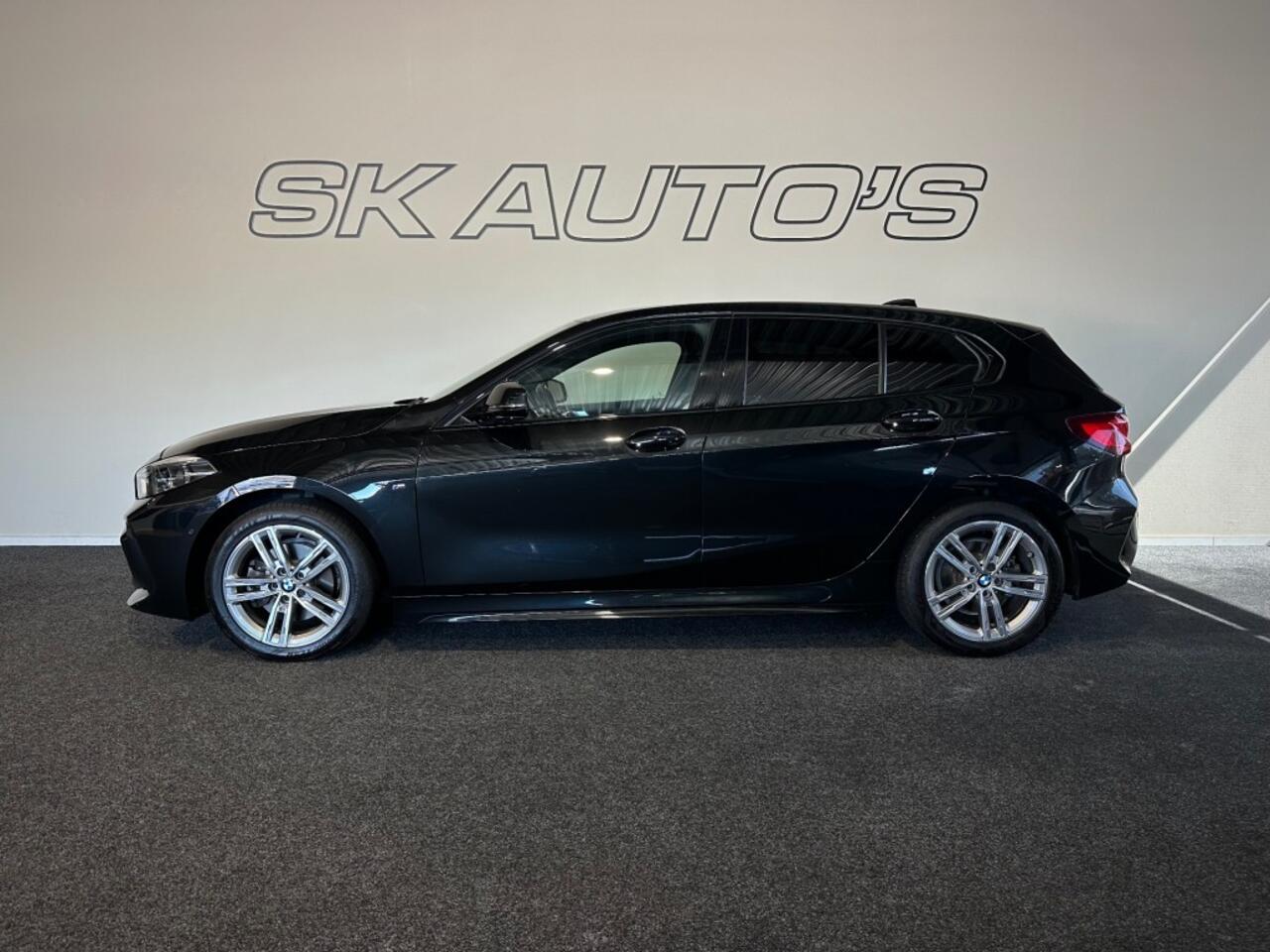 BMW 1-SERIE 118I BNS EDITION M-PAKKET l LED l CAMERA l 17INCH l PDC l CRUISE l