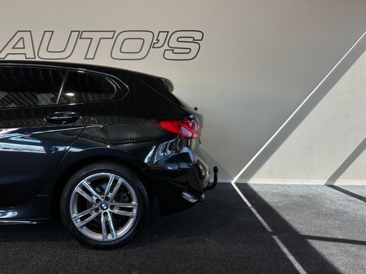BMW 1-SERIE 118I BNS EDITION M-PAKKET l LED l CAMERA l 17INCH l PDC l CRUISE l