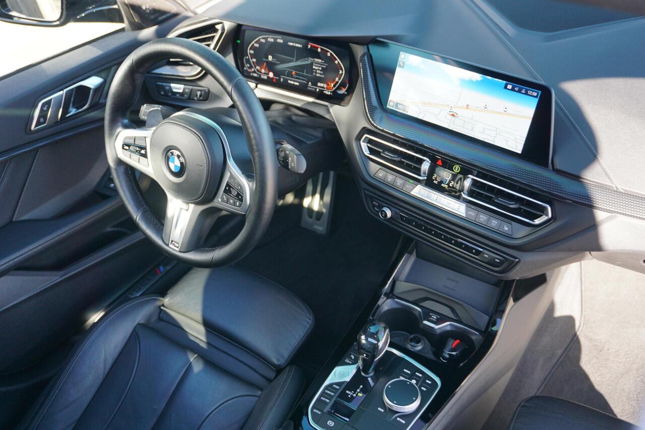 BMW 1-SERIE M135i xDrive High Executive Np. ¤ 75k | ACC | PANO | H&K | elct. stoelen