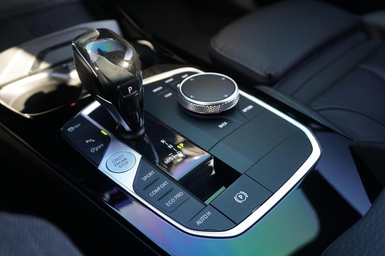 BMW 1-SERIE M135i xDrive High Executive Np. ¤ 75k | ACC | PANO | H&K | elct. stoelen