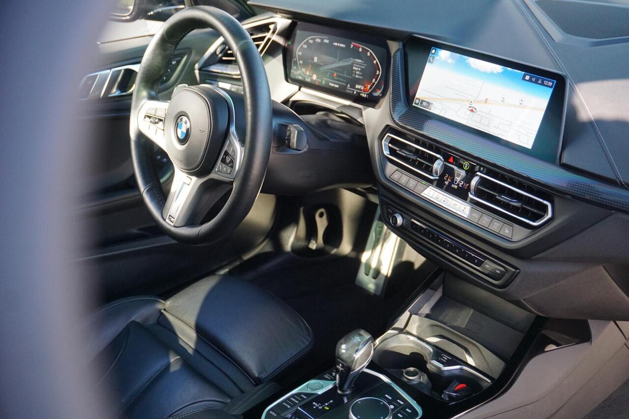 BMW 1-SERIE M135i xDrive High Executive Np. ¤ 75k | ACC | PANO | H&K | elct. stoelen