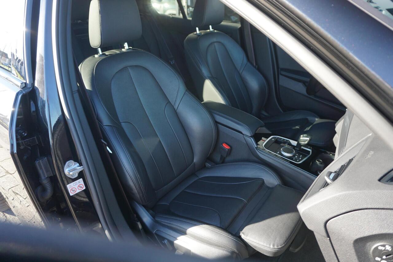 BMW 1-SERIE M135i xDrive High Executive Np. ¤ 75k | ACC | PANO | H&K | elct. stoelen