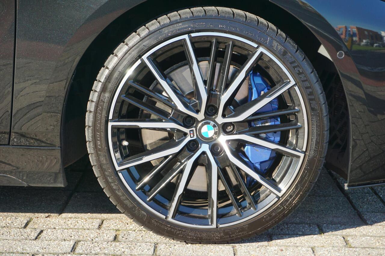 BMW 1-SERIE M135i xDrive High Executive Np. ¤ 75k | ACC | PANO | H&K | elct. stoelen