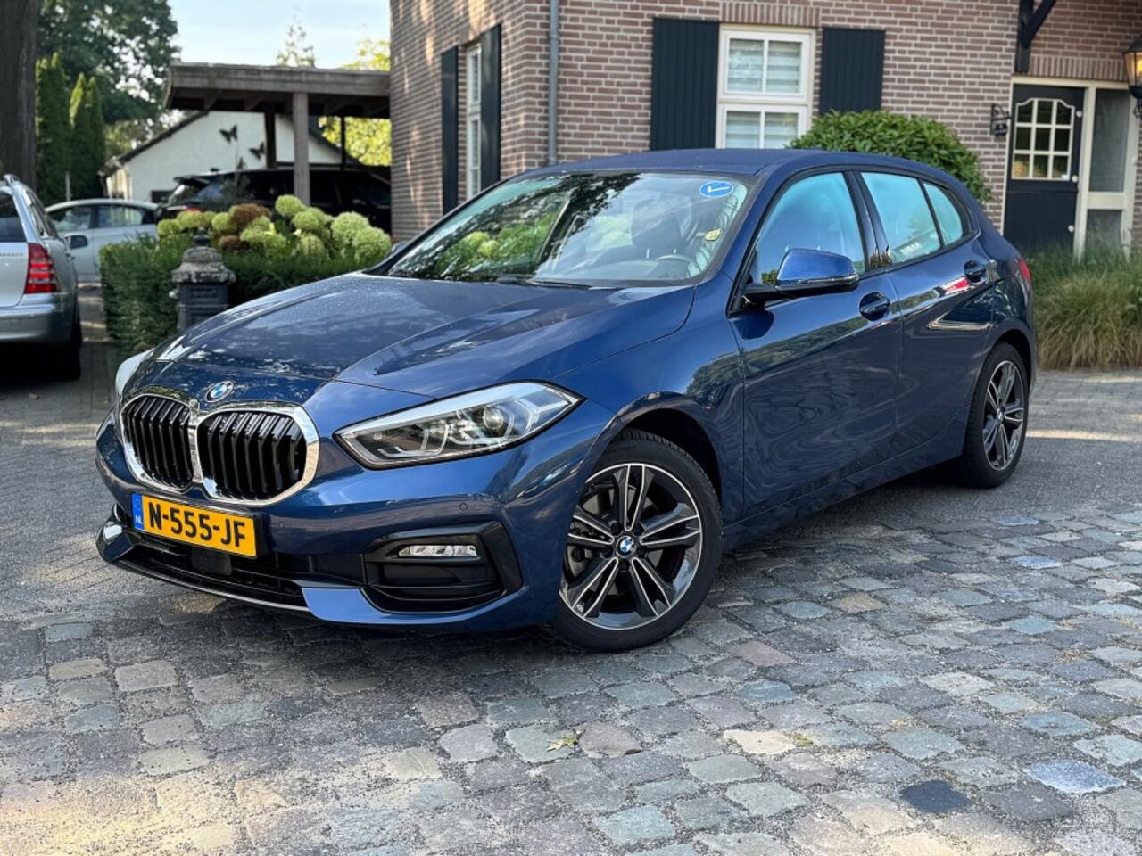 BMW 1-SERIE 118 autom Sport Bns Edition Plus ecc,leer,sportstoel,lmv,led,navi,digidash,pdc
