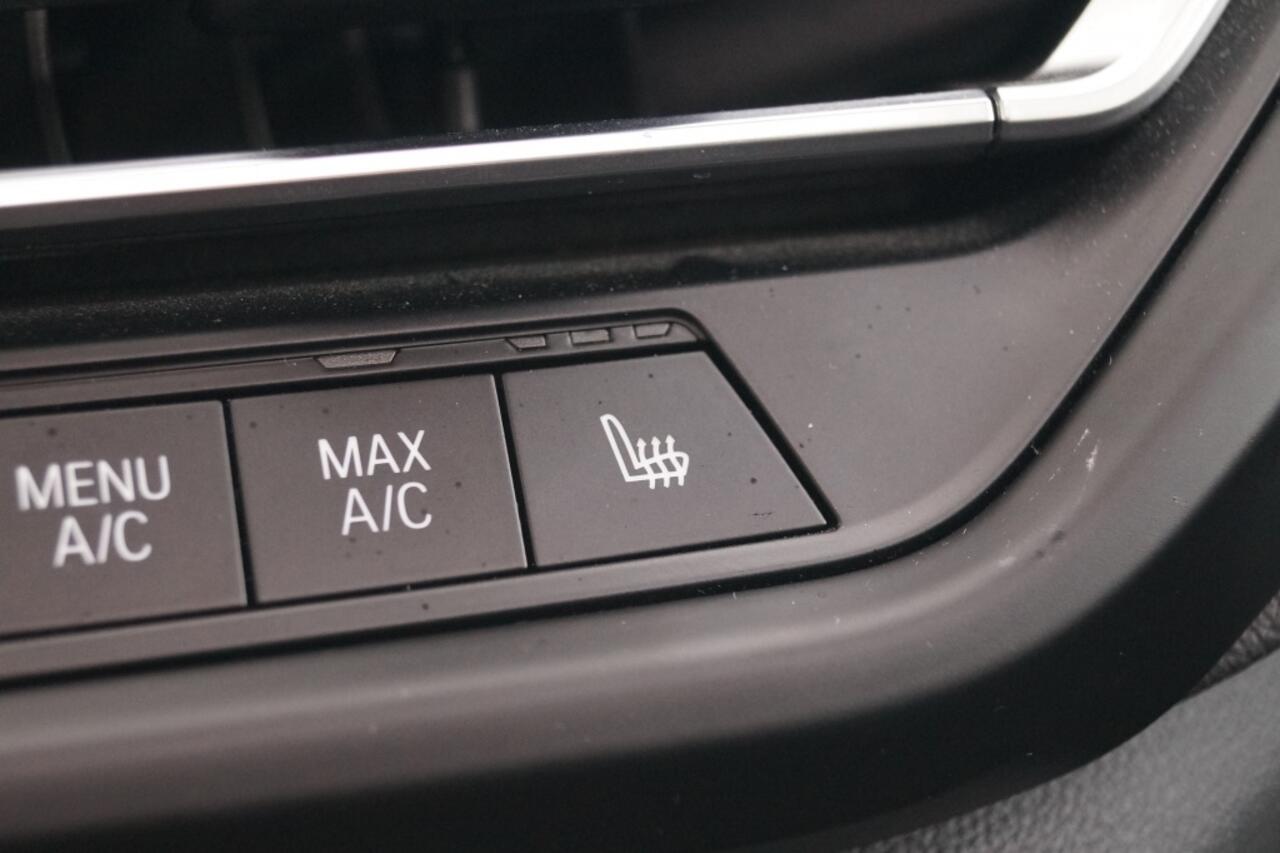 BMW 1-SERIE 118i 136pk Automaat High Executive -PANO-NAVI-ECC-