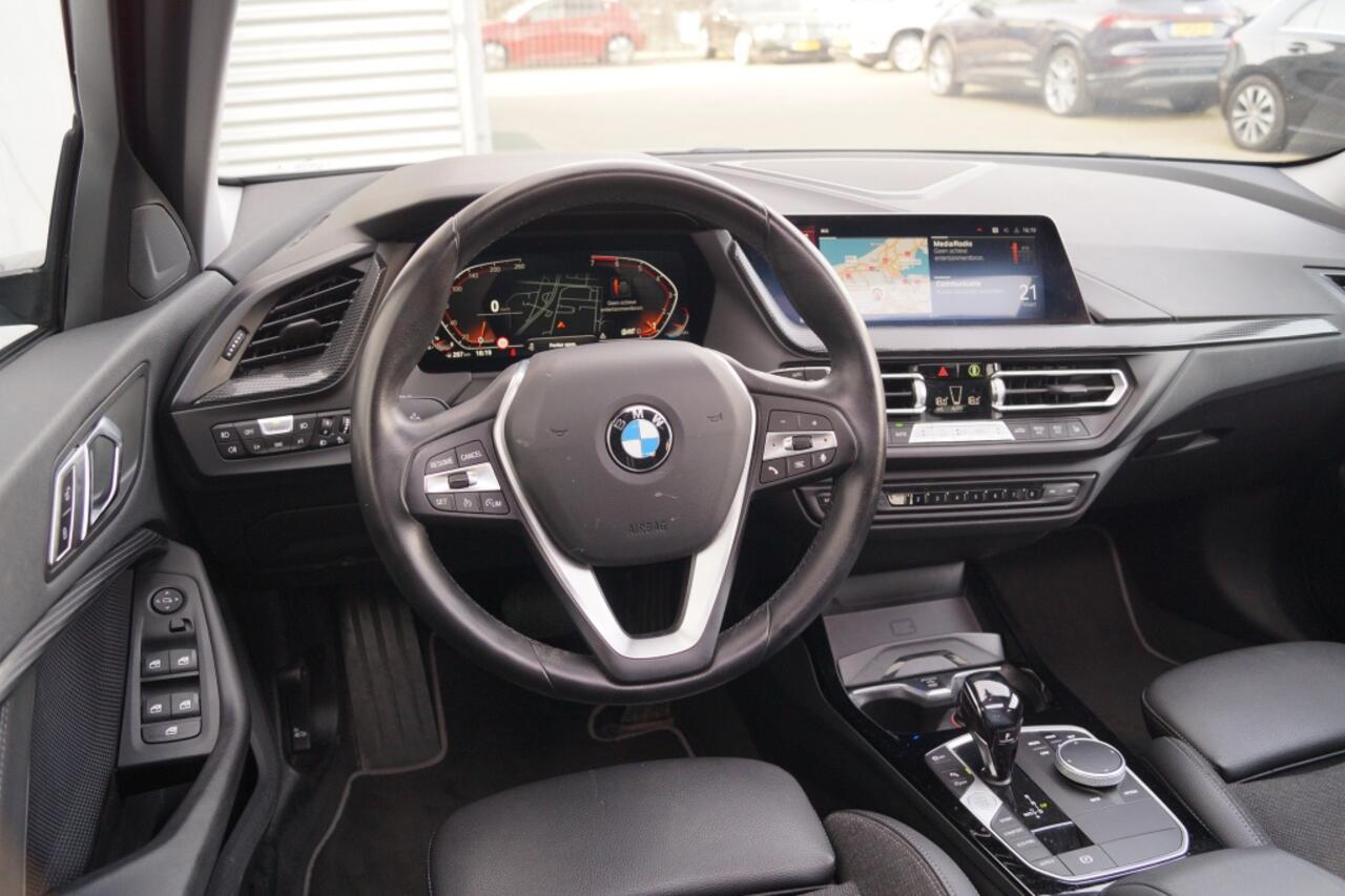 BMW 1-SERIE 118i 136pk Automaat High Executive -PANO-NAVI-ECC-