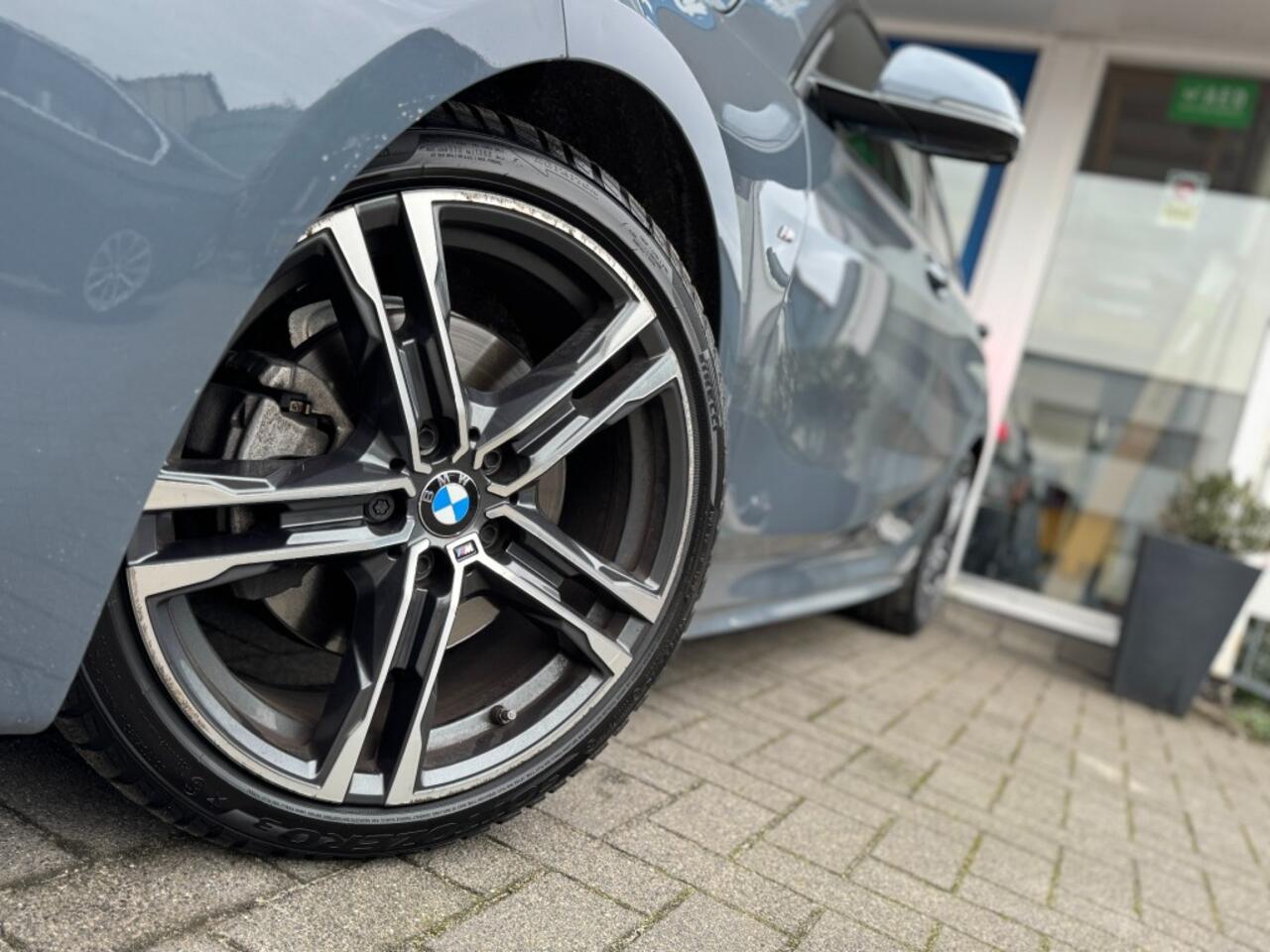 BMW 1-SERIE 118i High Executive I Msport I Stoelverw. I LED I Climate contr.