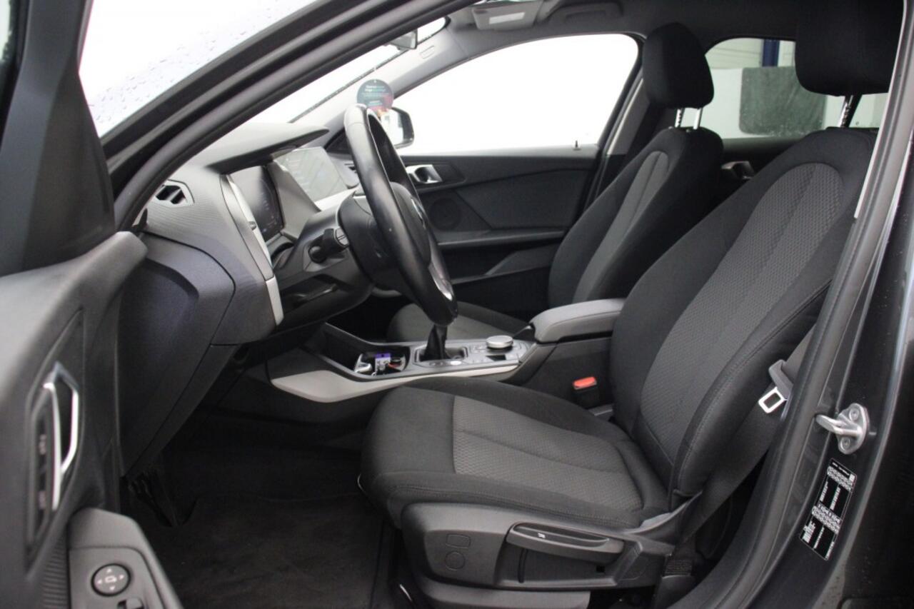 BMW 1-SERIE 118i Executive Edition - Digitaal Cockpit, Carplay, Navi, Cruise, Clima, PDC