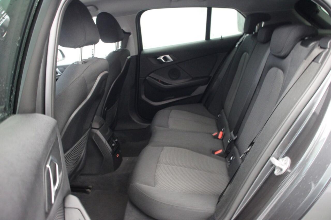 BMW 1-SERIE 118i Executive Edition - Digitaal Cockpit, Carplay, Navi, Cruise, Clima, PDC