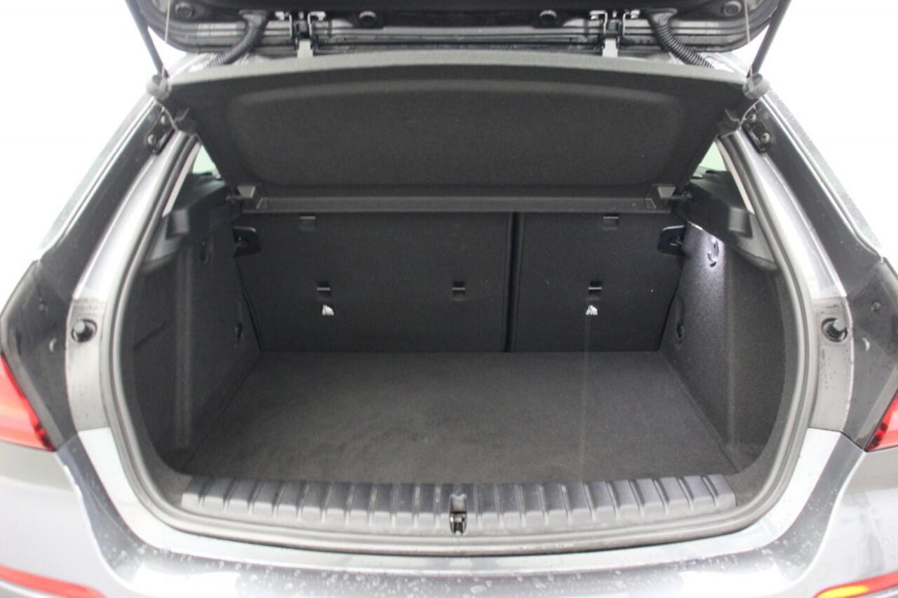 BMW 1-SERIE 118i Executive Edition - Digitaal Cockpit, Carplay, Navi, Cruise, Clima, PDC