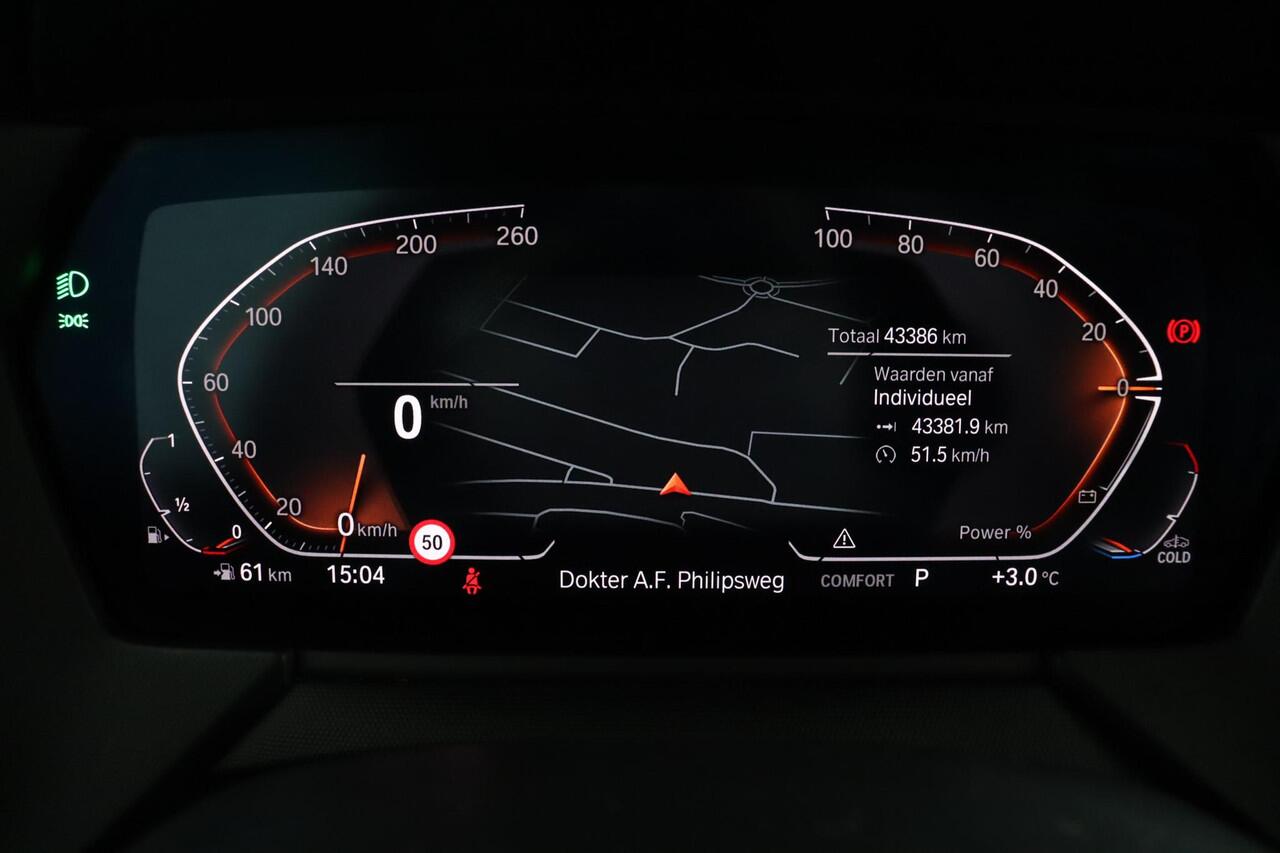 BMW 1-SERIE 118i High Executive | Panoramadak | Active Cruise | Stuurverwarming