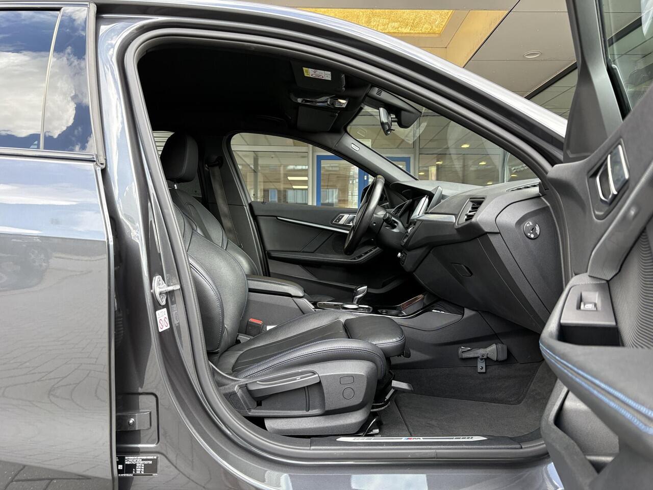 BMW 1-SERIE 118i Business Edition Plus 136pk Automaat | M Pakket | Navi | Stoelverwarming | PDC |