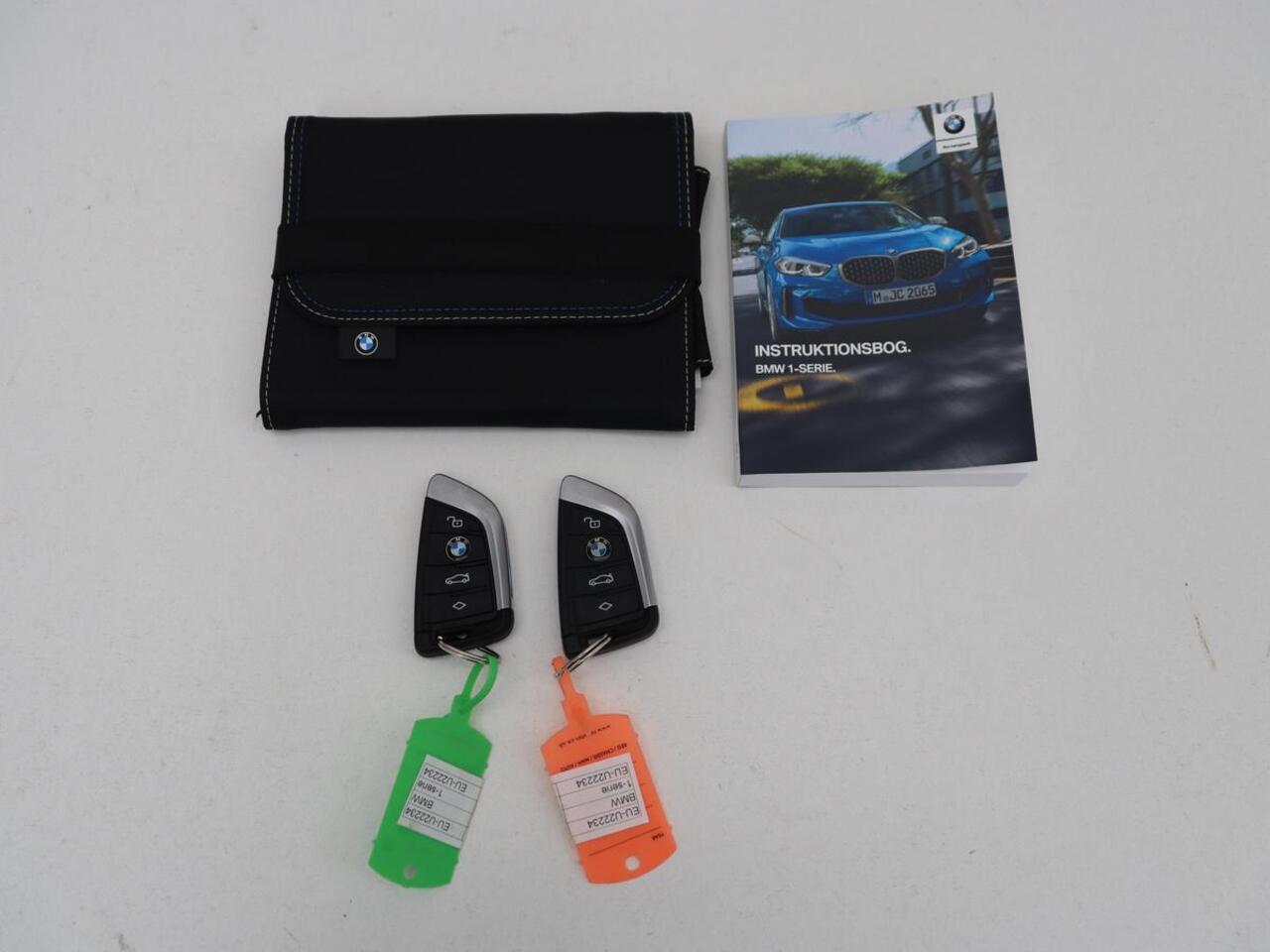 BMW 1-SERIE 128ti M Sport | 265pk | Panoramadak | Stoelverwarming | Carplay | Live Cockpit | Sportstoelen | Sfeerverlichting | Full LED | Parkeerhulp | Cruise control | Navigatie | Climate control