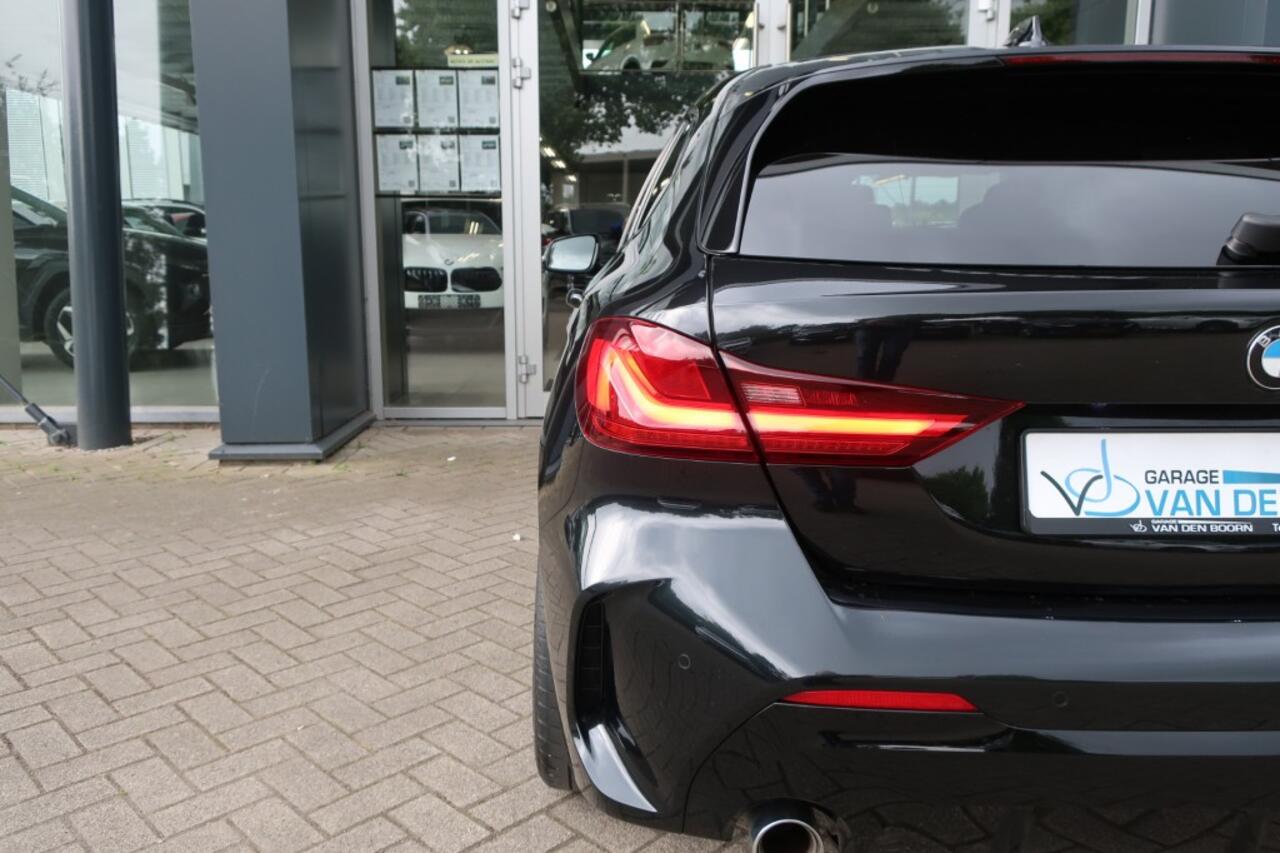 BMW 1-SERIE 118I M-SPORT, LED Verlichting, Navi, Clima, etc.