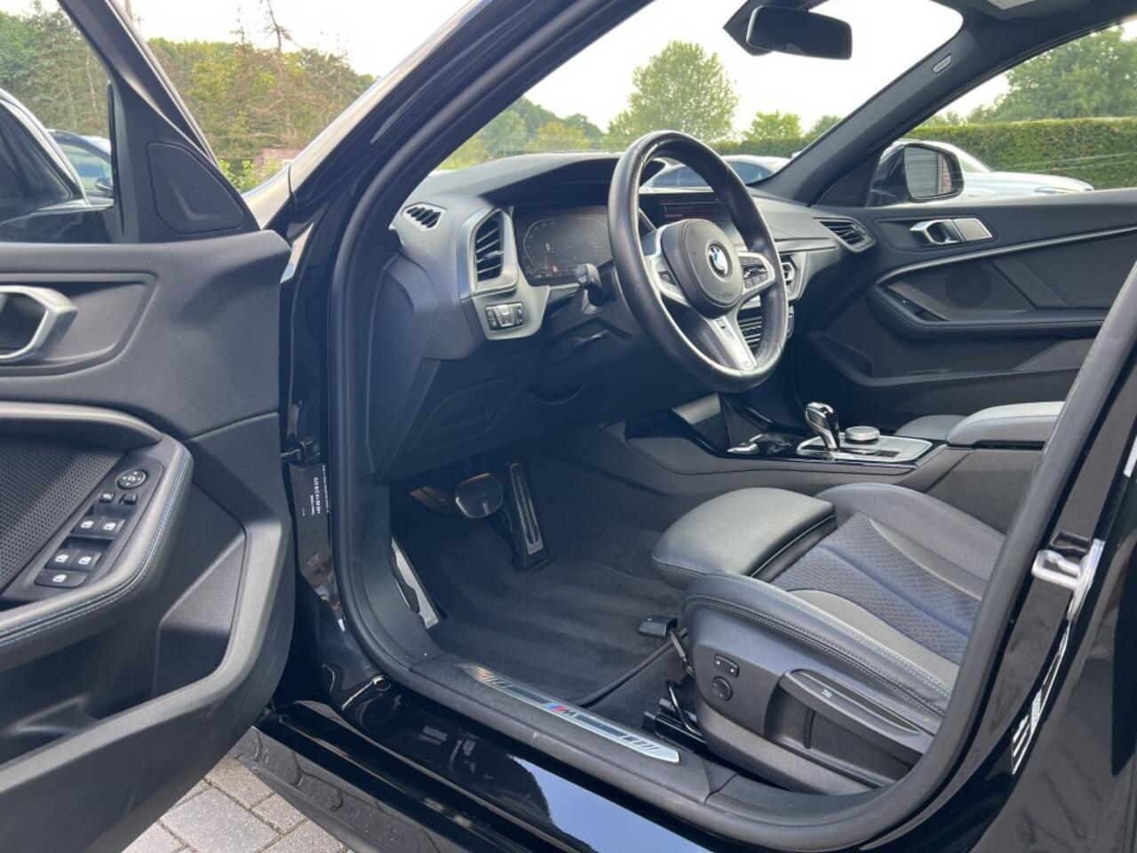 BMW 1-SERIE 118I High Exe M-Sport Pano Sfeer Zwart optiek ACC