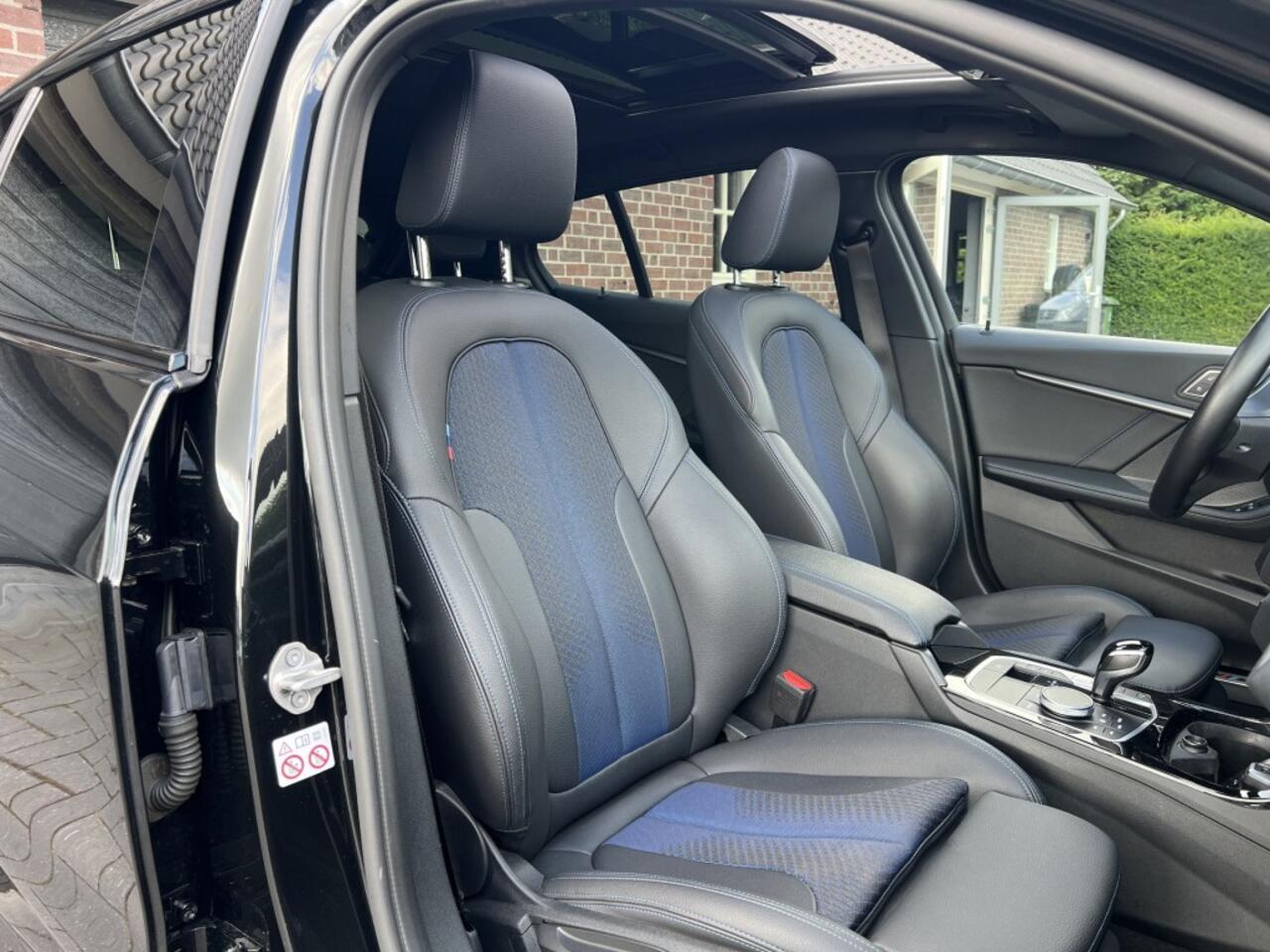 BMW 1-SERIE 118I High Exe M-Sport Pano Sfeer Zwart optiek ACC