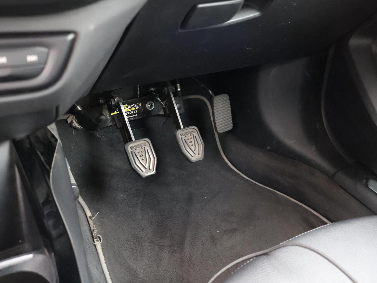 BMW 1-SERIE 116D LESAUTO DUBBELE BEDIENING HANDGESCHAKELD + CAMERA | SPORTSTOELEN | LED